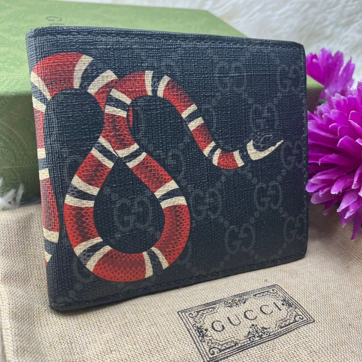 極美品 GUCCI 財布 二つ折り ブラック GGスプリーム スネーク 黒
