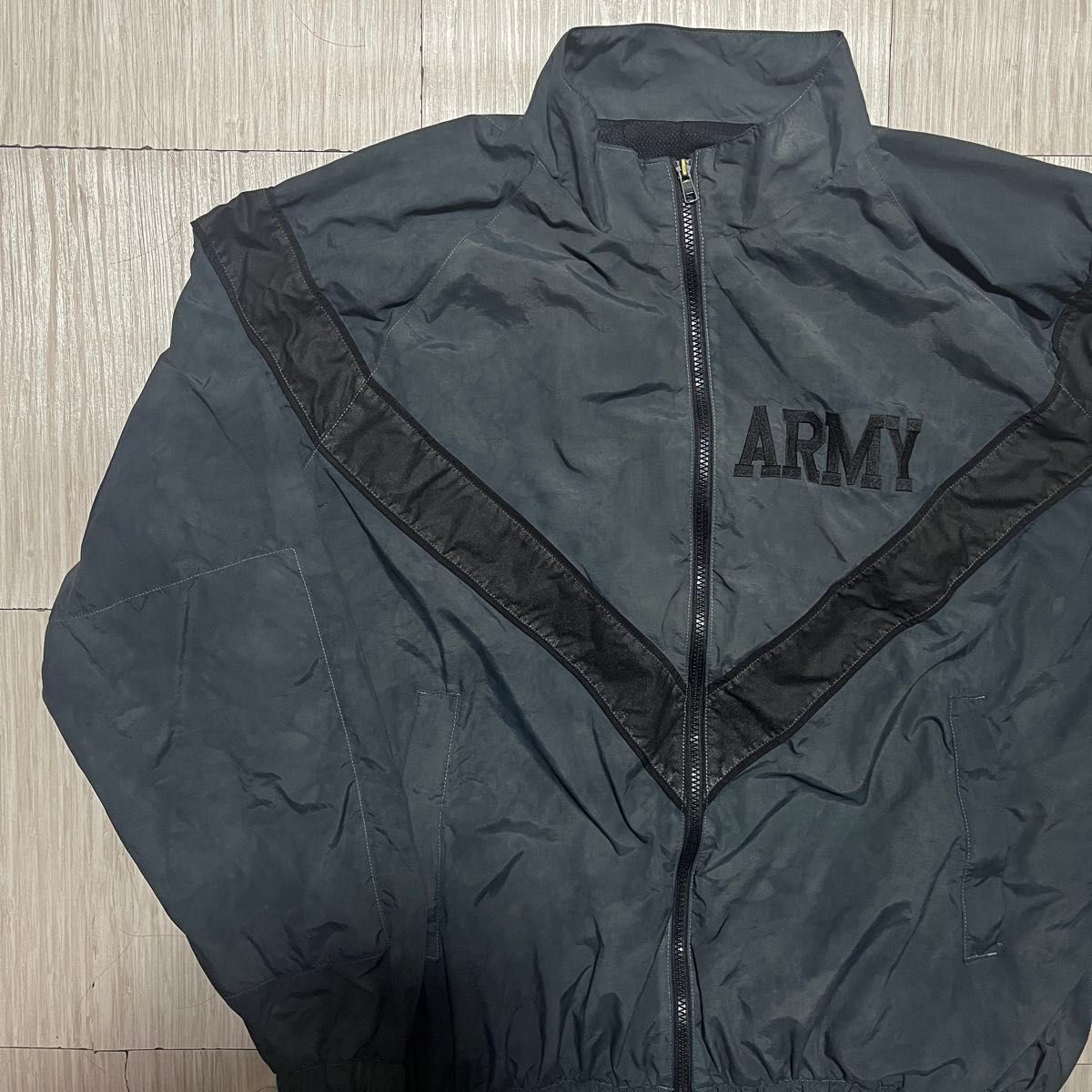 US ARMY トレーニングジャケット 黒染め ナイロンジャケット L 米軍