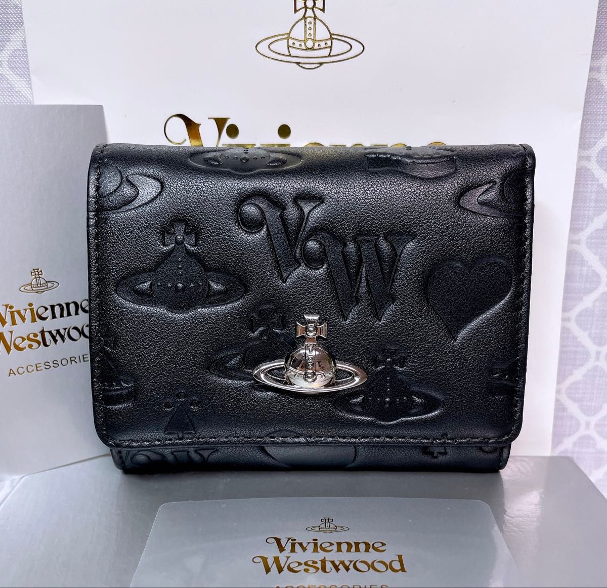 新作 内柄も素敵】Vivienne Westwood 三つ折り財布 マット ブラック