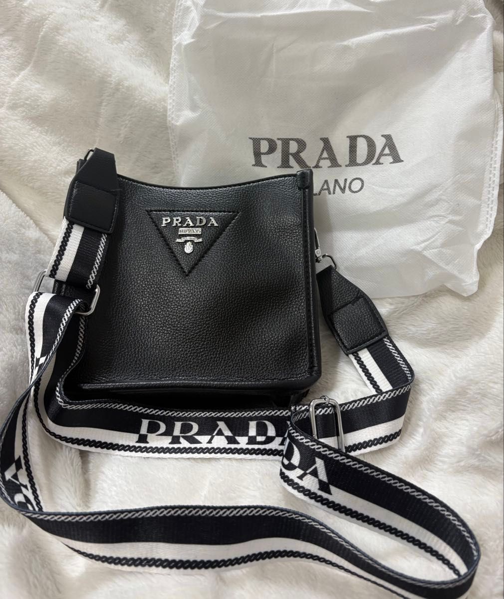 PRADA プラダ ブラックレザーショルダーバッグ ノベルティ｜Yahoo