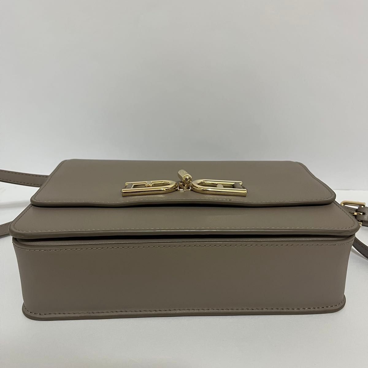極美品 未使用級 FURLA フルラ カメラバッグ ショルダーバッグ レザー