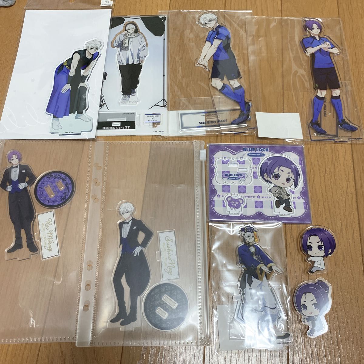 進撃の巨人 リヴァイ aniqueバースデー アクリルキーホルダー 豪華仕様