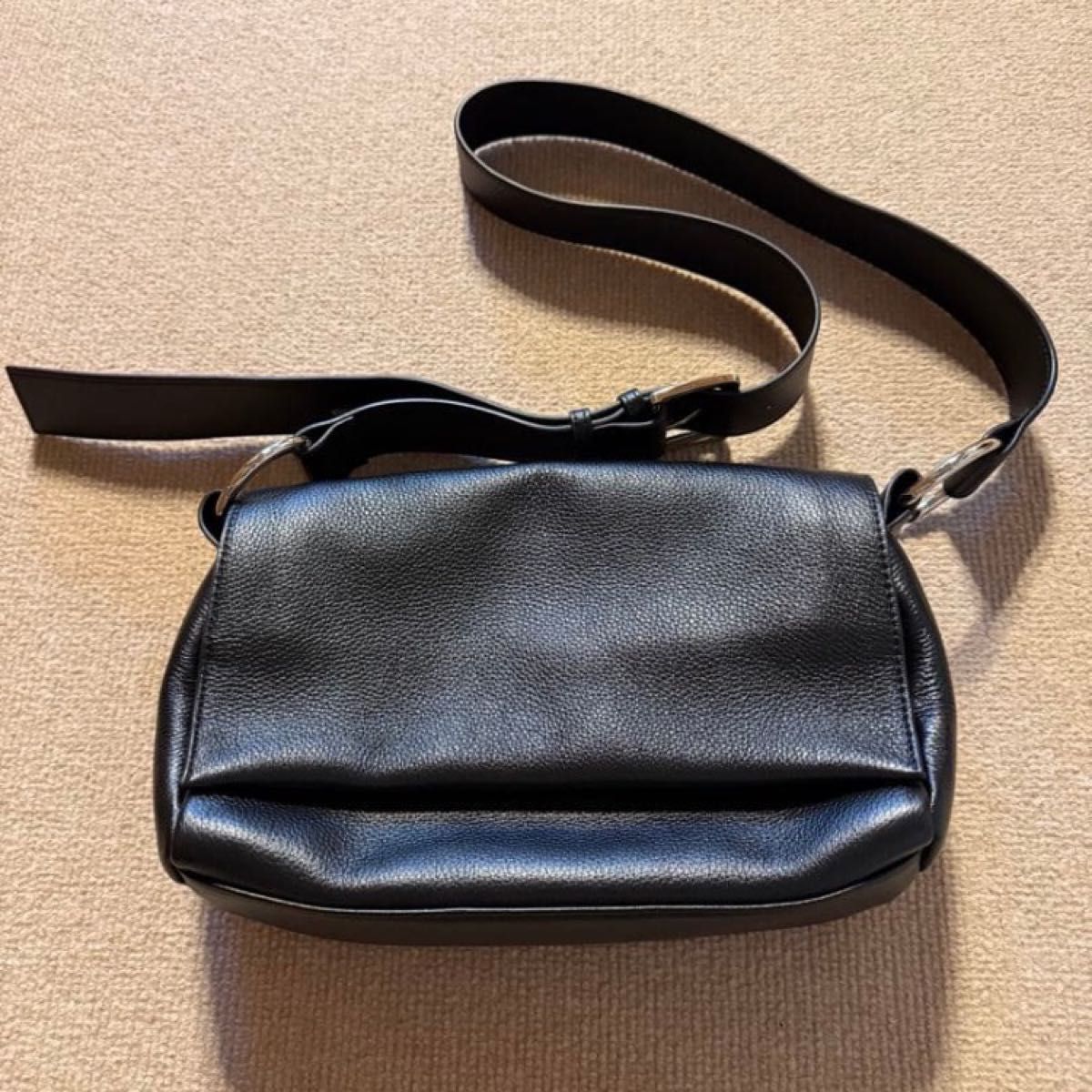 新品未使用 入手困難 大人気】BEARDSLEY レザーボディバッグ