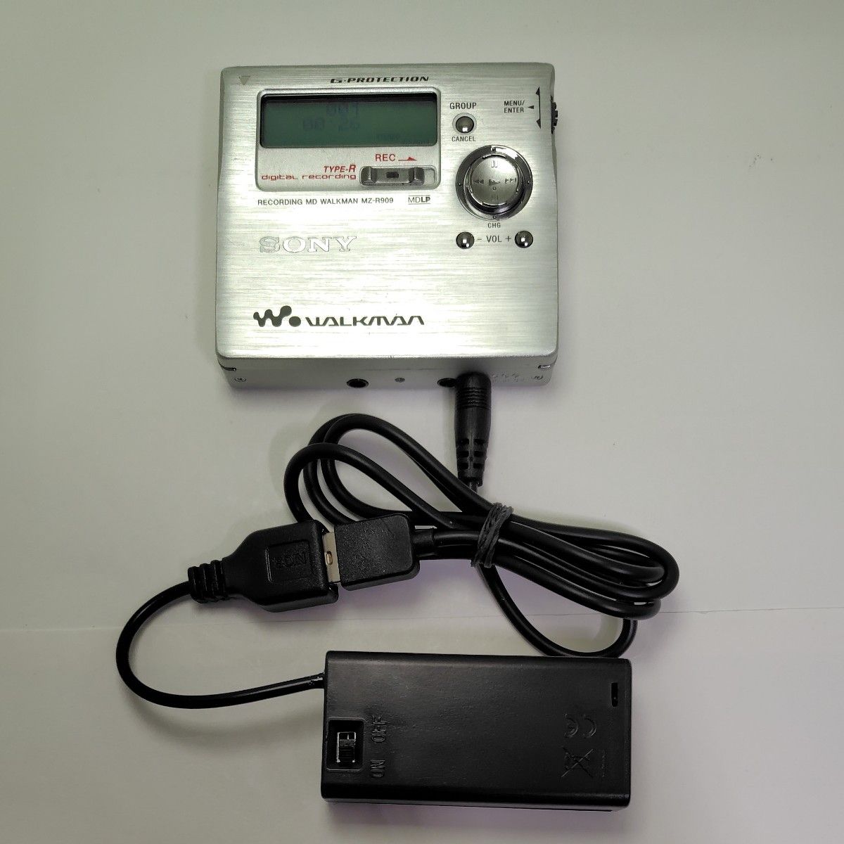 中古美品【再生録音共OK品】SONY MDウォークマン MZ-R909 シルバー 単3