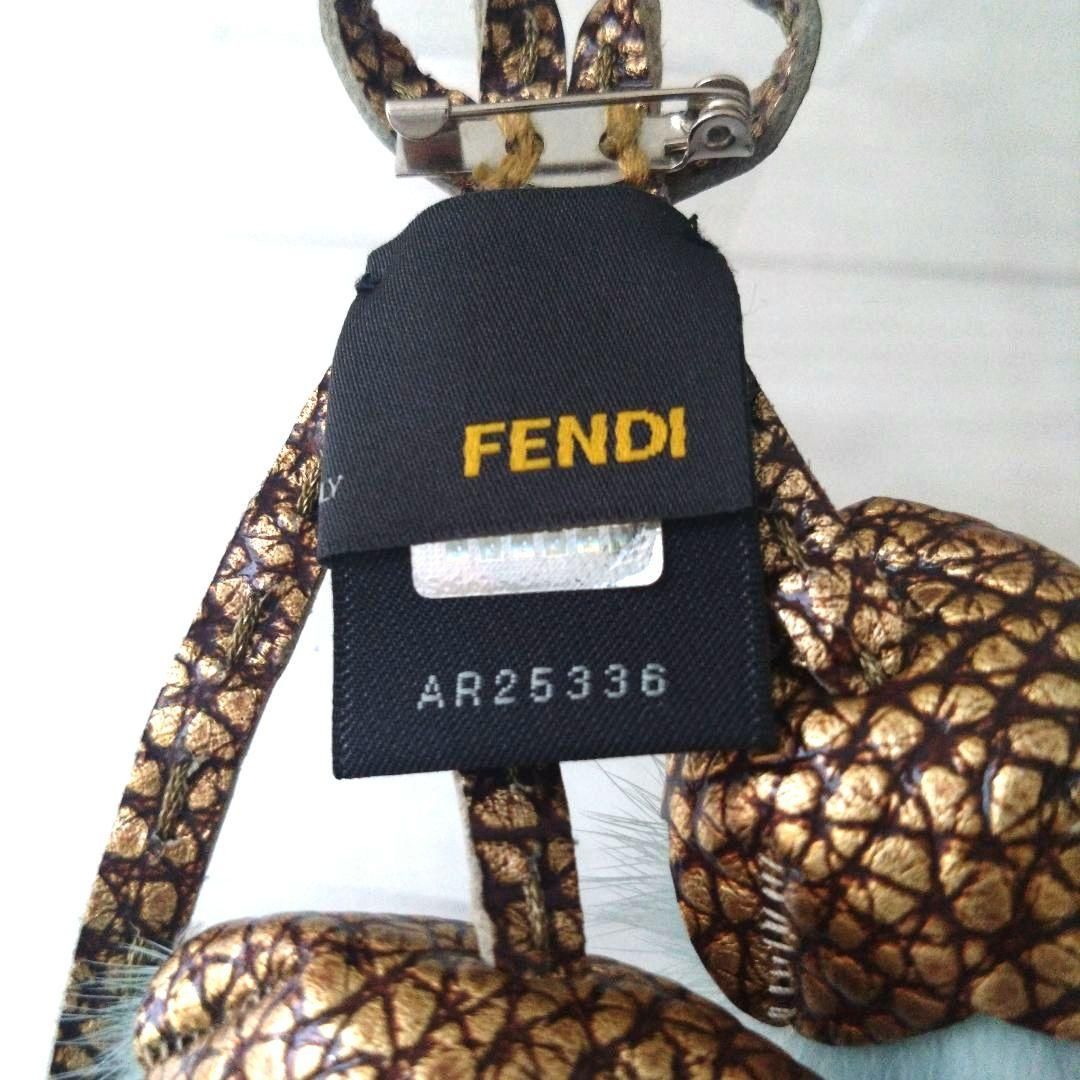 未使用級】FENDI フェンディ フラワー ピンブローチ ピンバッジ ファー