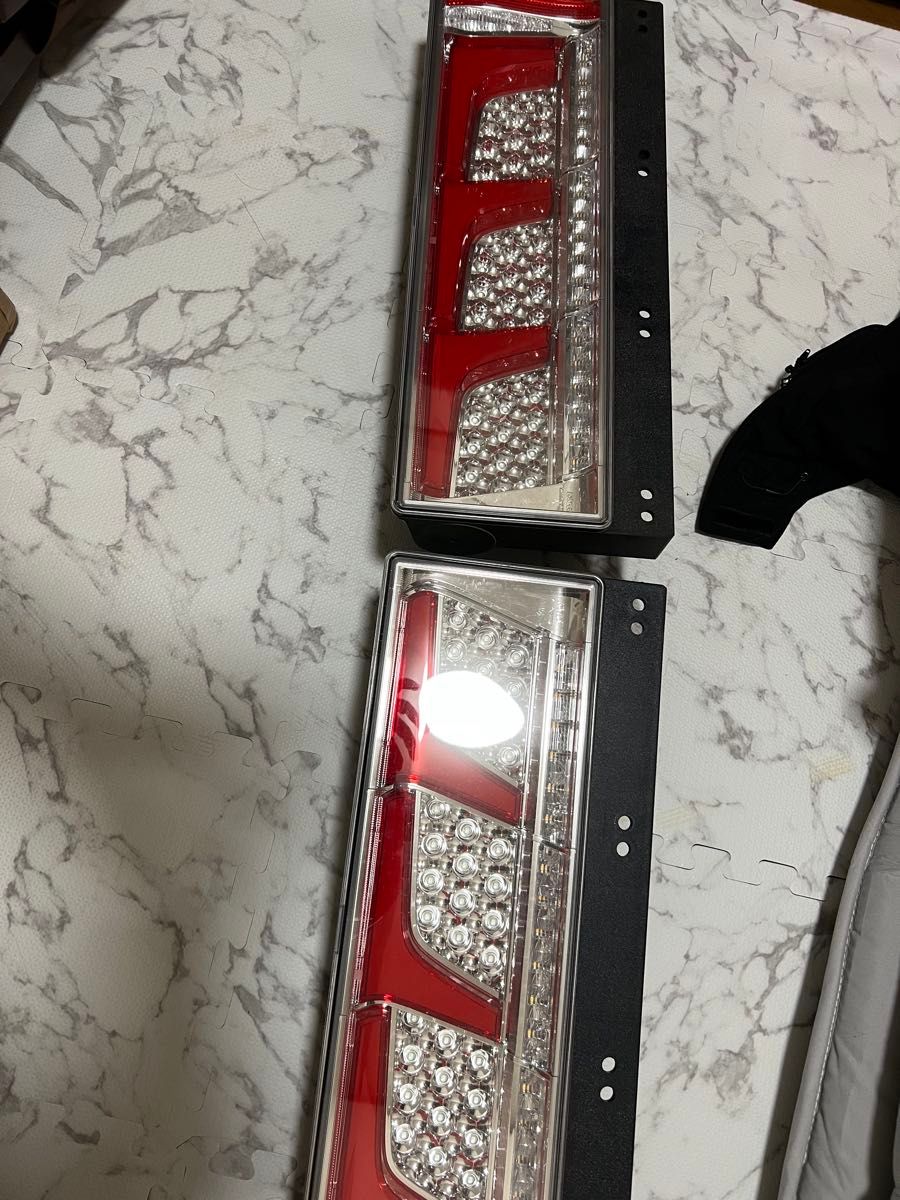 新車外し小糸 KOITO 3連 LED テールランプ 大型 オールLEDクリア