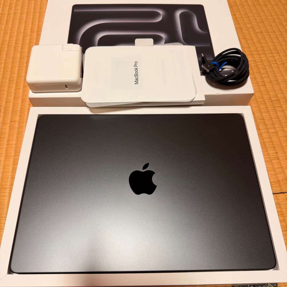 MacBook Pro 14インチ 2023 M3 Pro/18GB/1TB SSD/USキーボード 充放電