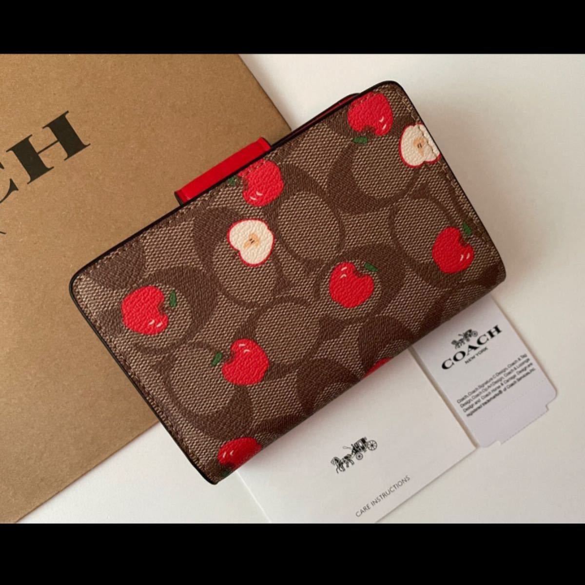 新品】COACH コーチ 二つ折り財布 レッドアップル 赤りんご