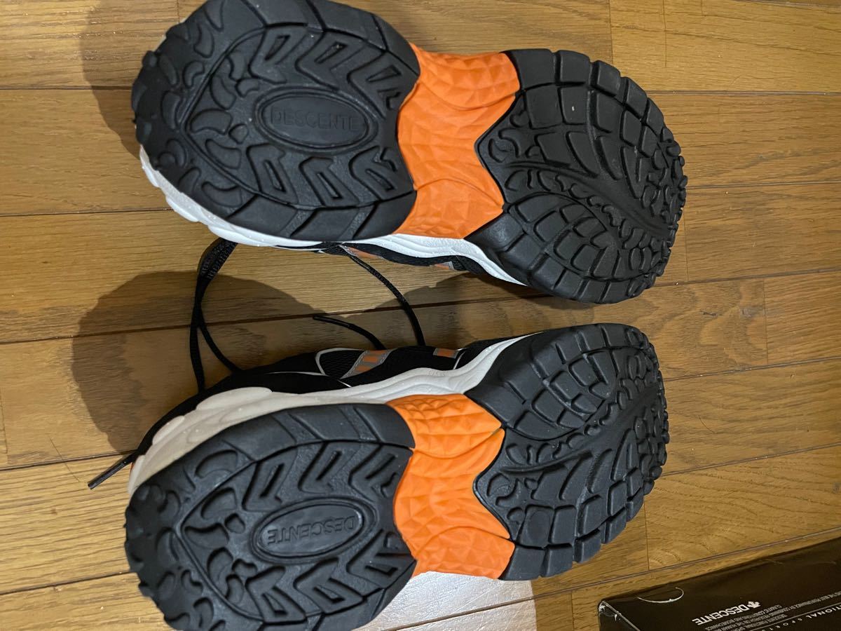 デサント DESCENTE スニーカー 長嶋茂雄モデル 限定品 シリアルNO有