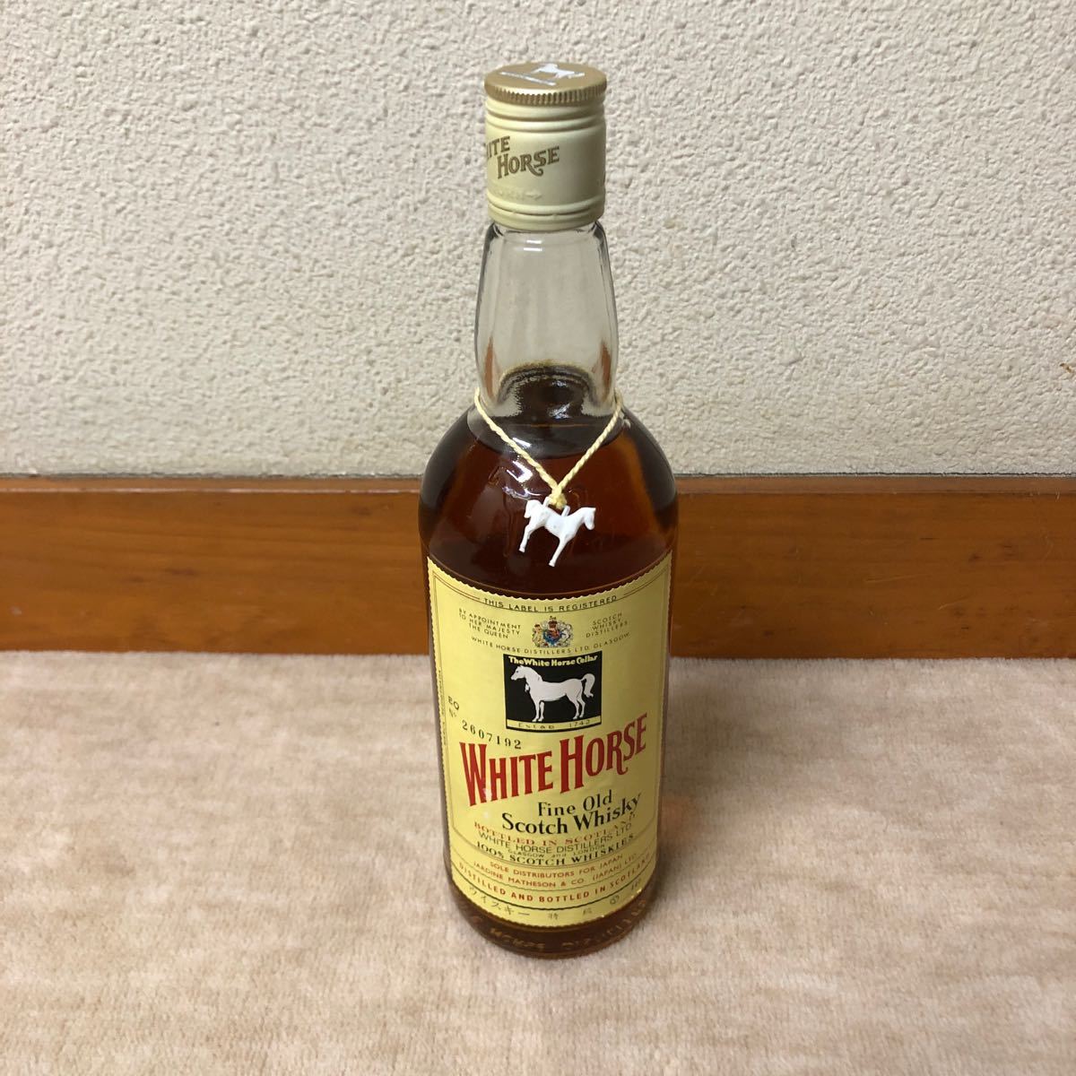 ホワイトホース 古酒 特級 白馬ミニチュア付き スコッチウイスキー