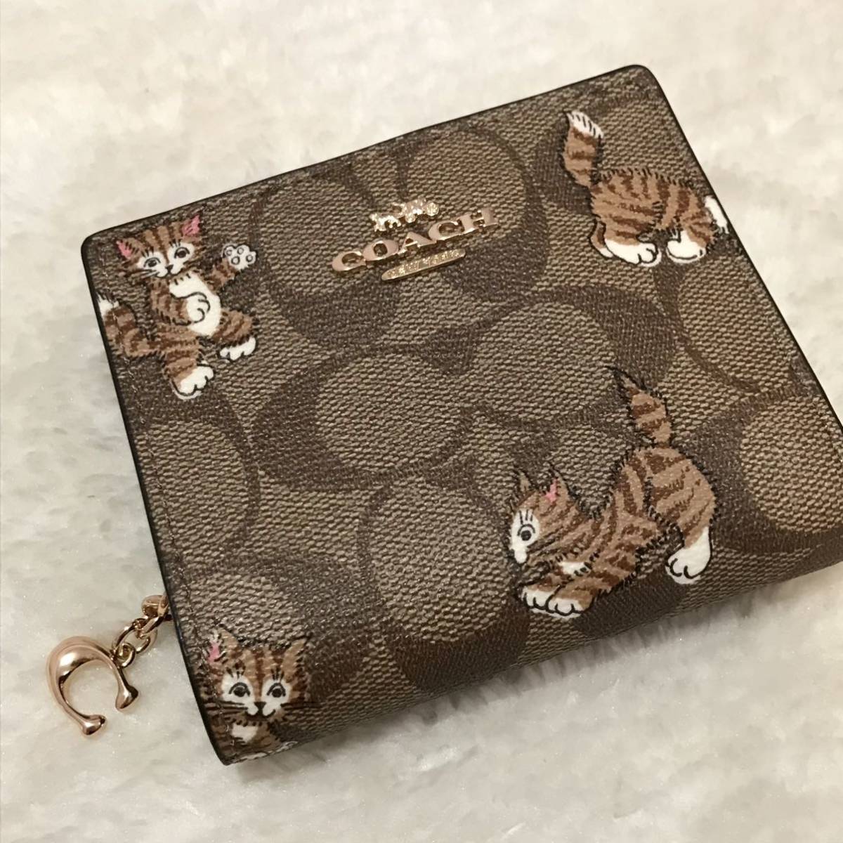 新品未使用 COACH コーチ 猫柄 折り財布 ダンシング 子猫 プリント二