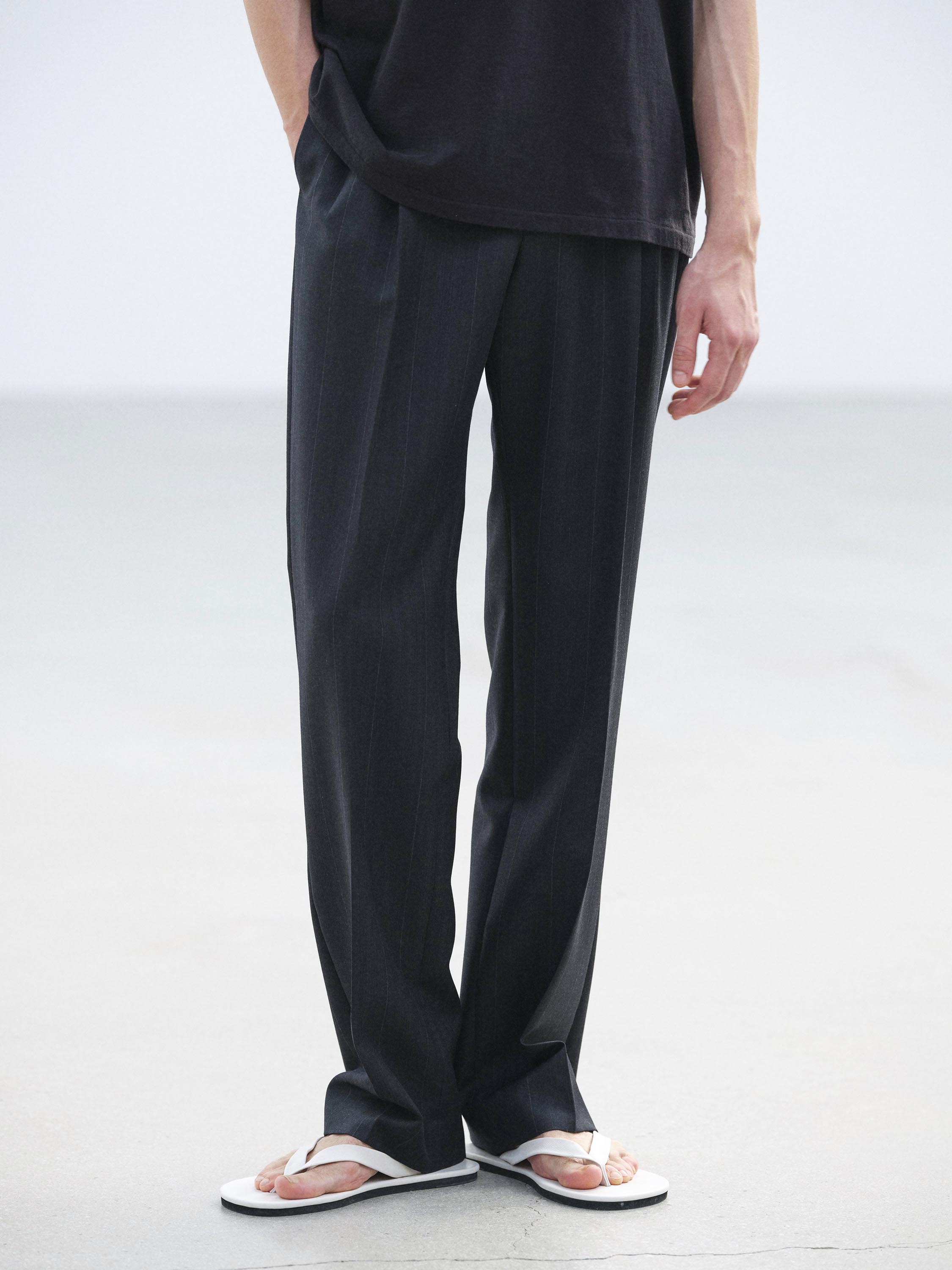 BLUEFACED WOOL TWO-TUCK SLACKS - AURALEE Official Website