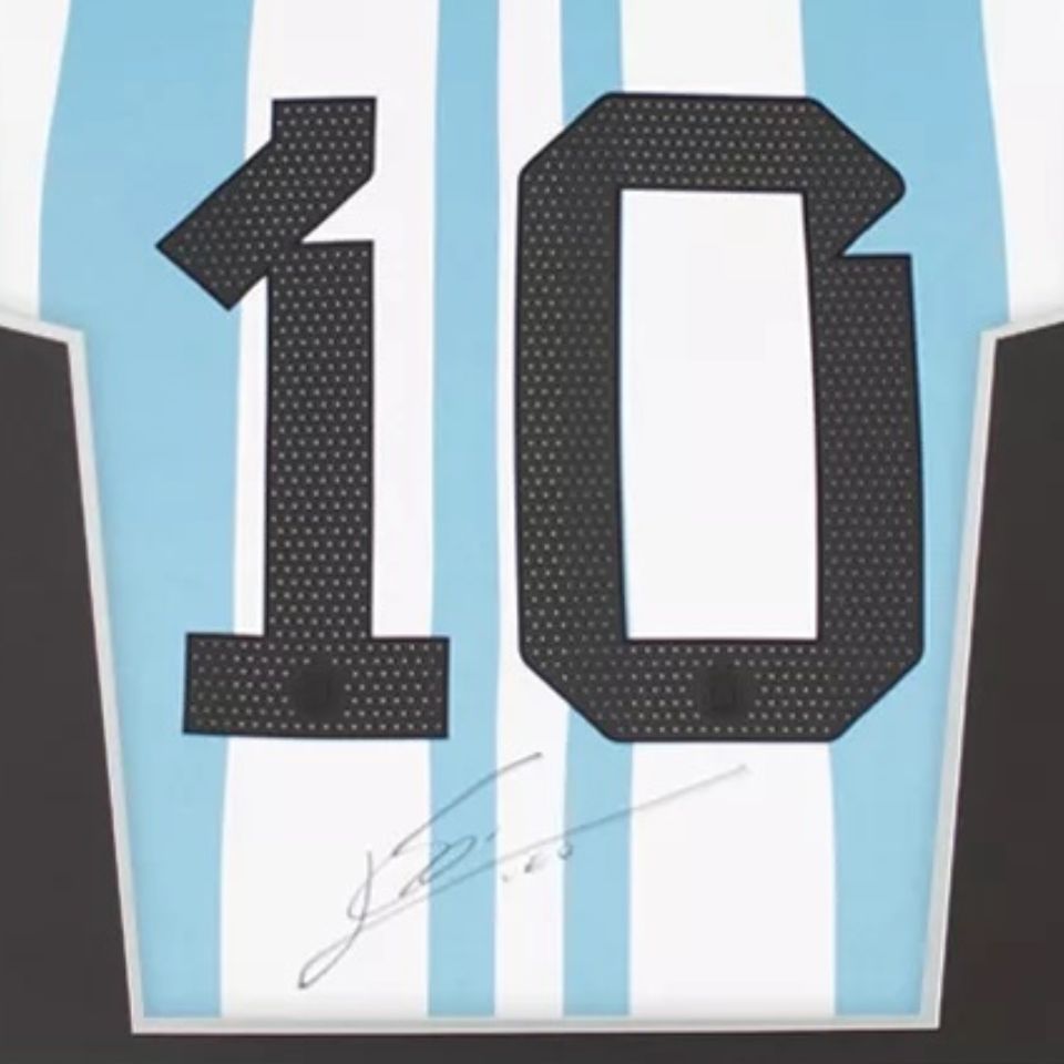 リオネル・メッシ【直筆サイン入り】2022アルゼンチン代表ユニフォーム