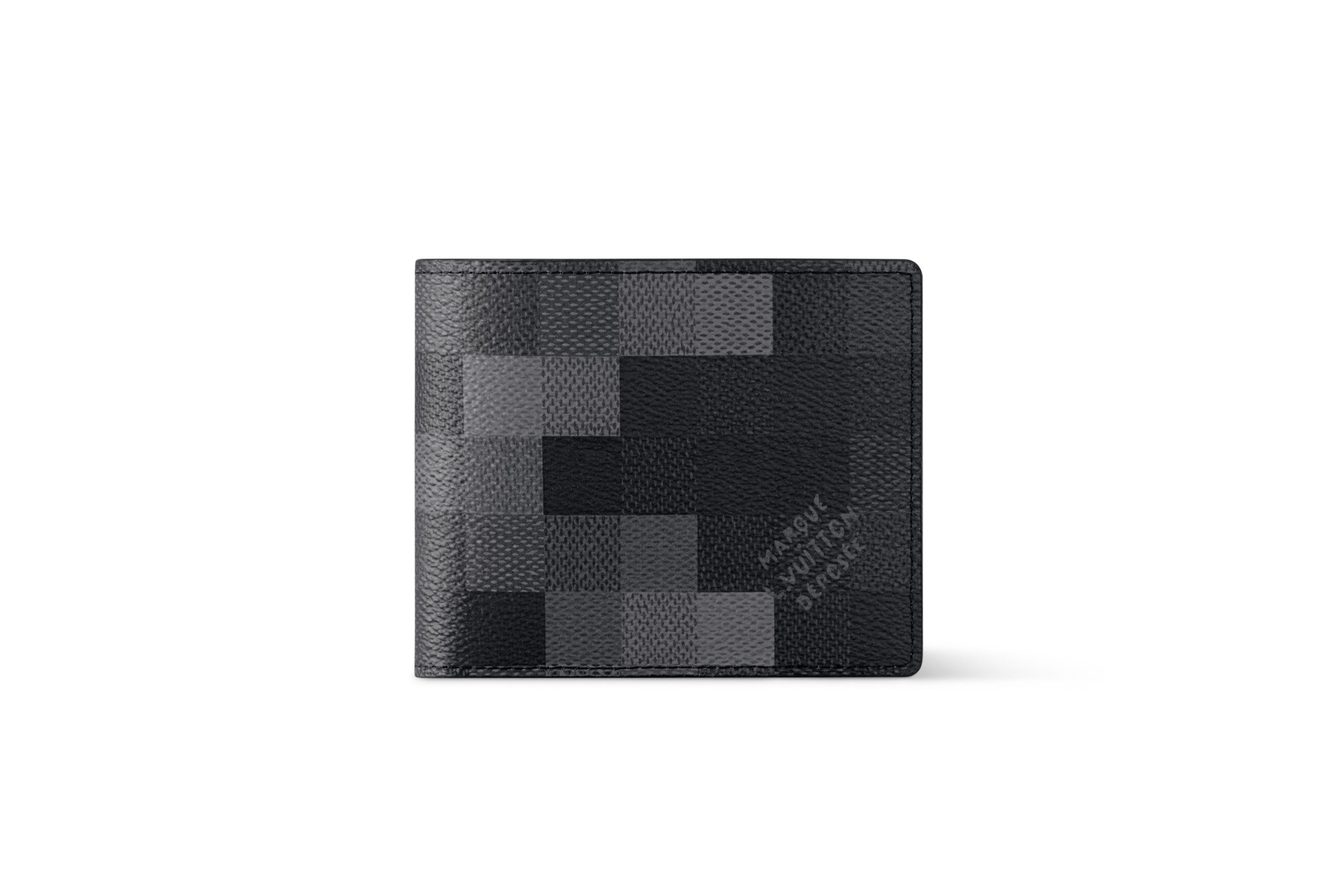 落ち着いたモノトーンキャンパスでマスキュリンな印象を醸し出すルイ