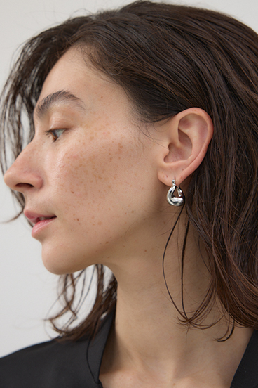 ロゴチェーンピアス｜WOMEN｜250IAB56-186K｜AZUL BY MOUSSY（アズール