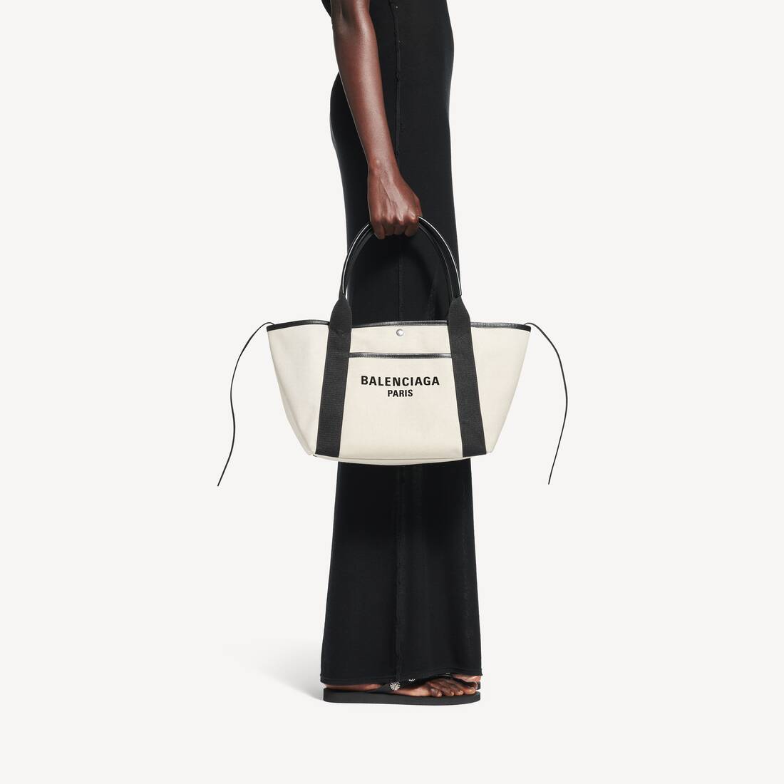 Women's Biarritz Tote Bag Medium in Natural/black | Balenciaga US