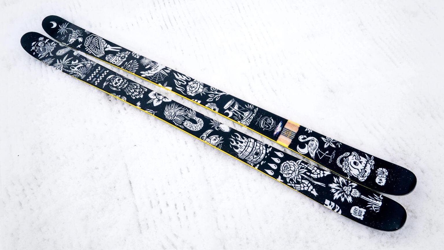J skis グラフィック制作の舞台裏 24/25 | スキーバム商会