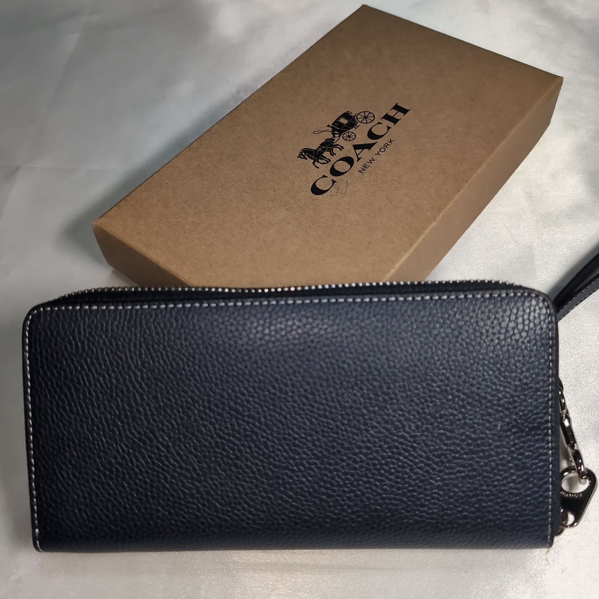 COACHコーチ ラウンドファスナー長財布 グラフィック デニムブルー