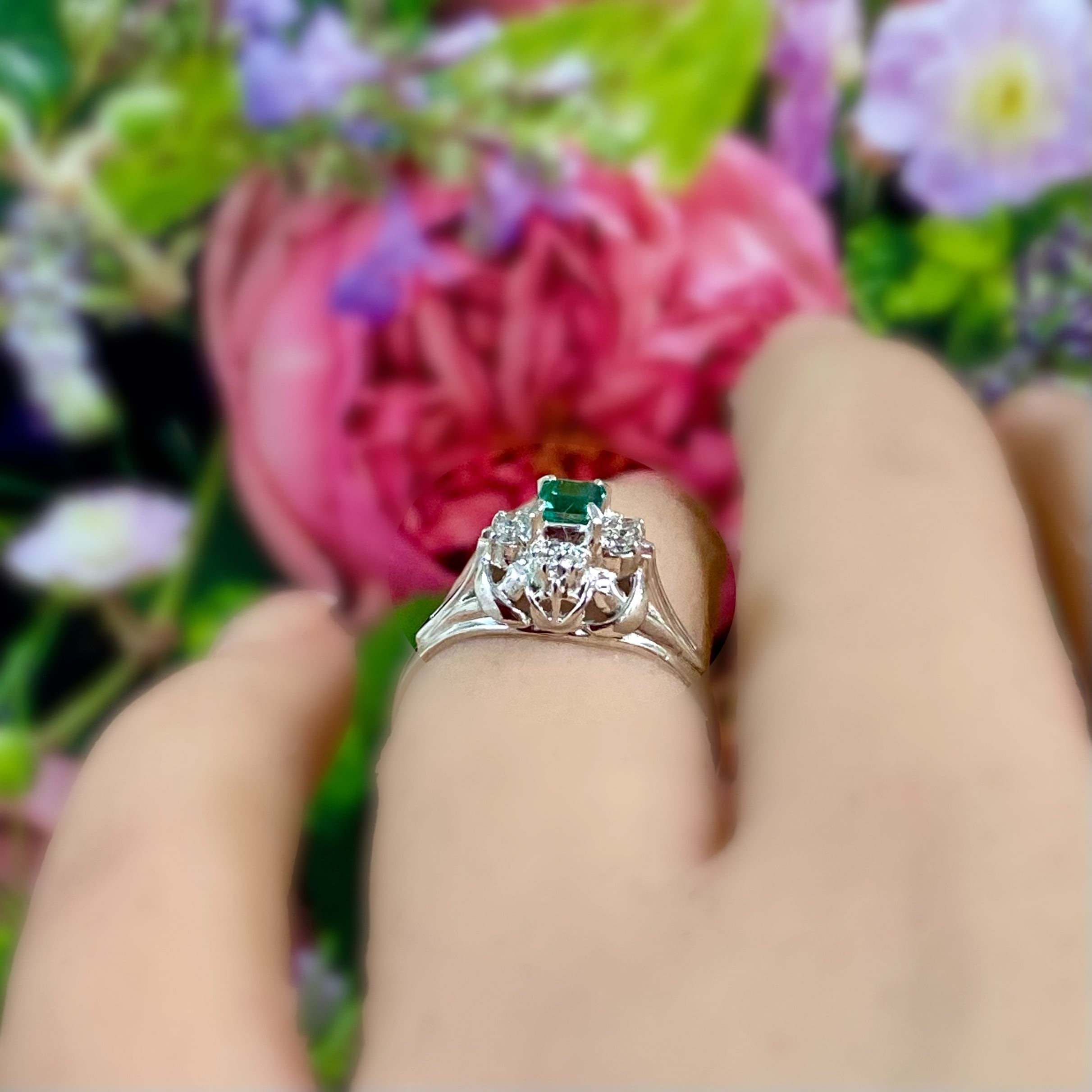 日本の作品】昭和レトロ デザイン リング Pt200 エメラルド 0.25ct