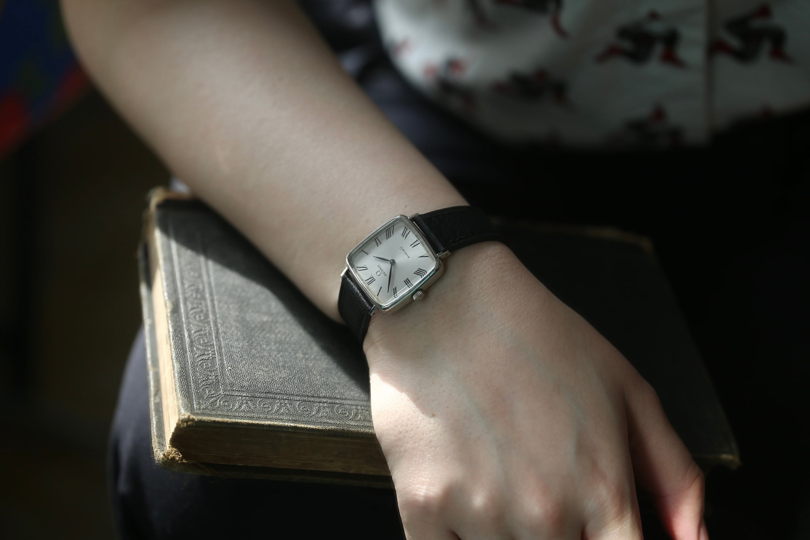 OMEGA 】 1973年製 オメガ ジュネーブ シルバー スクエア型 ローマン