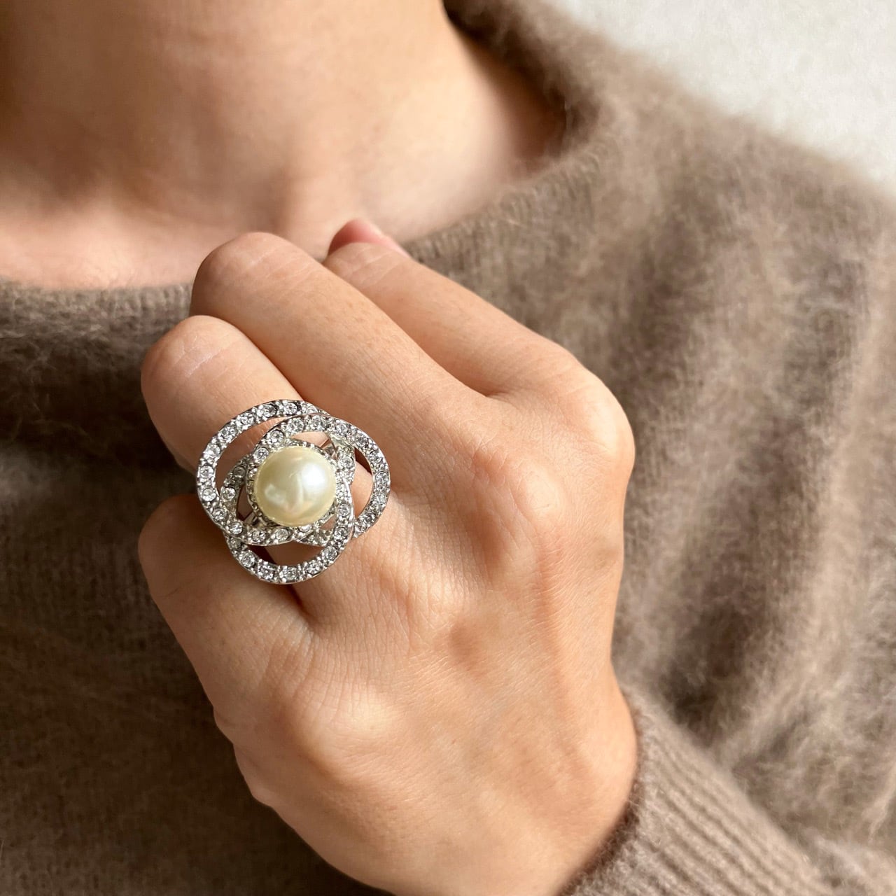 AVON” Pretty Pearlesque ring #8-9[r-67] ヴィンテージリング | LEO