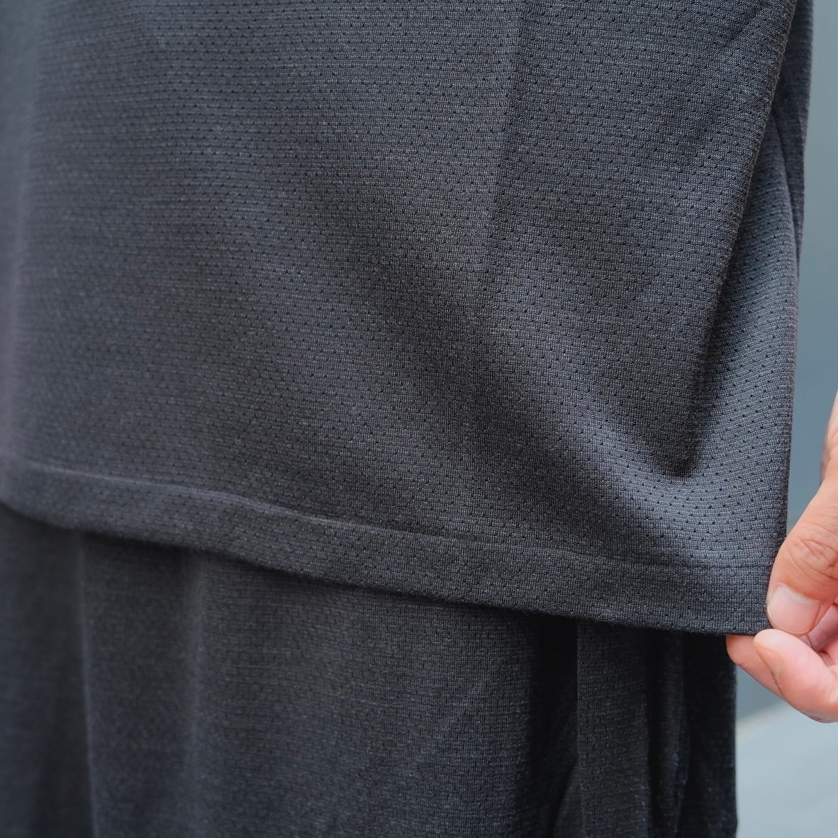 COMOLI(コモリ) /ウールメッシュノースリーブ -CHARCOAL-(B01-05033