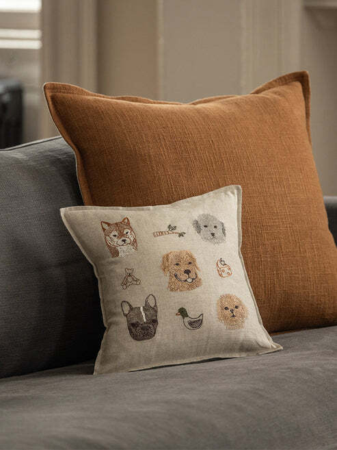CORAL&TUSK [Charming Canines Pillow] 犬5匹とおもちゃ クッション
