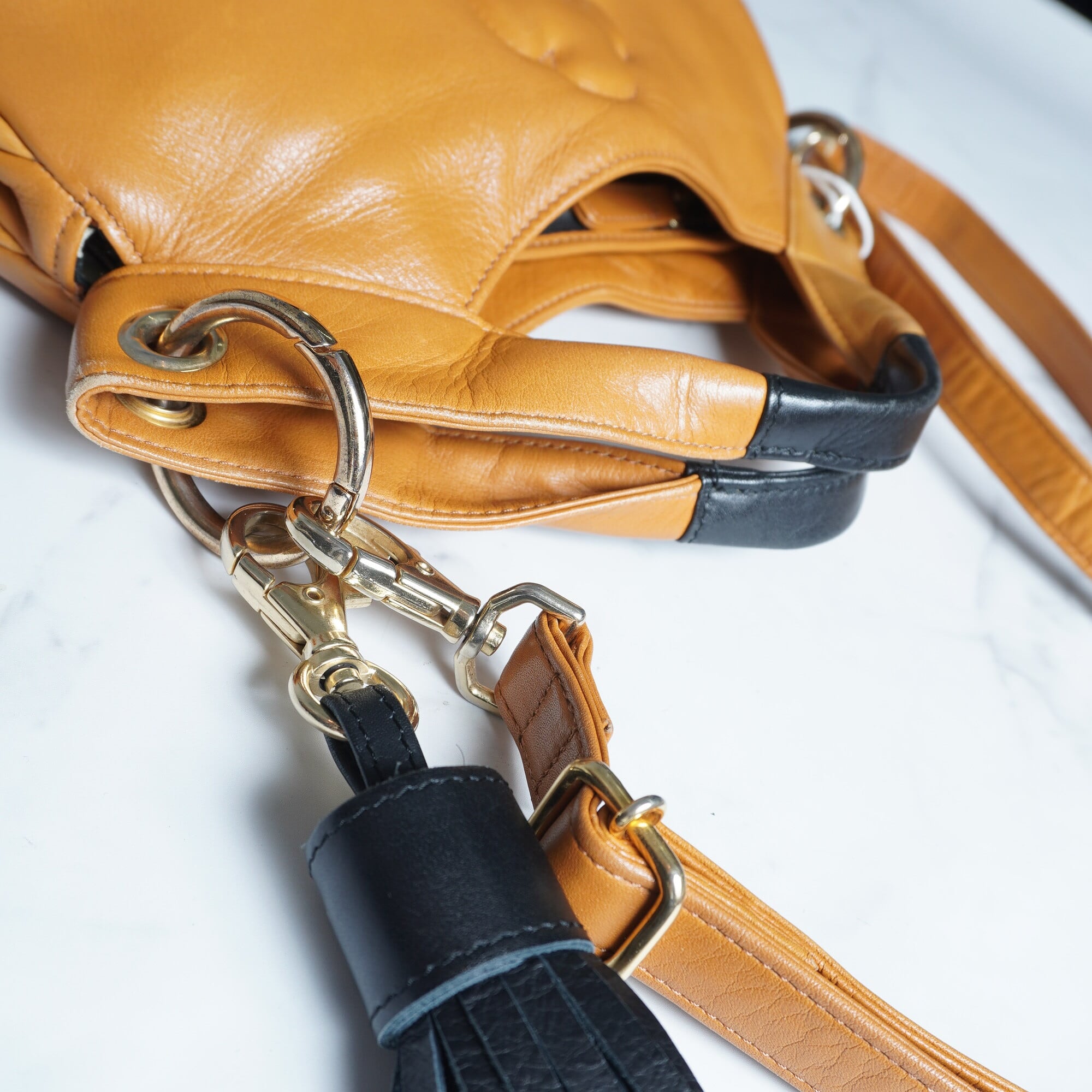 Vivienne Westwood】ヴィヴィアンウエストウッド エンボスオーブ