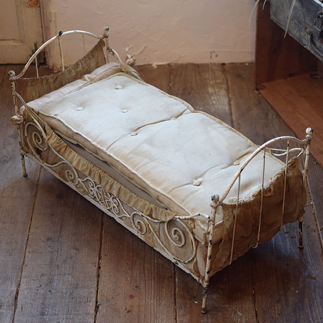 アイアンドールベッド レース装飾 | Brocante de La Cocotte