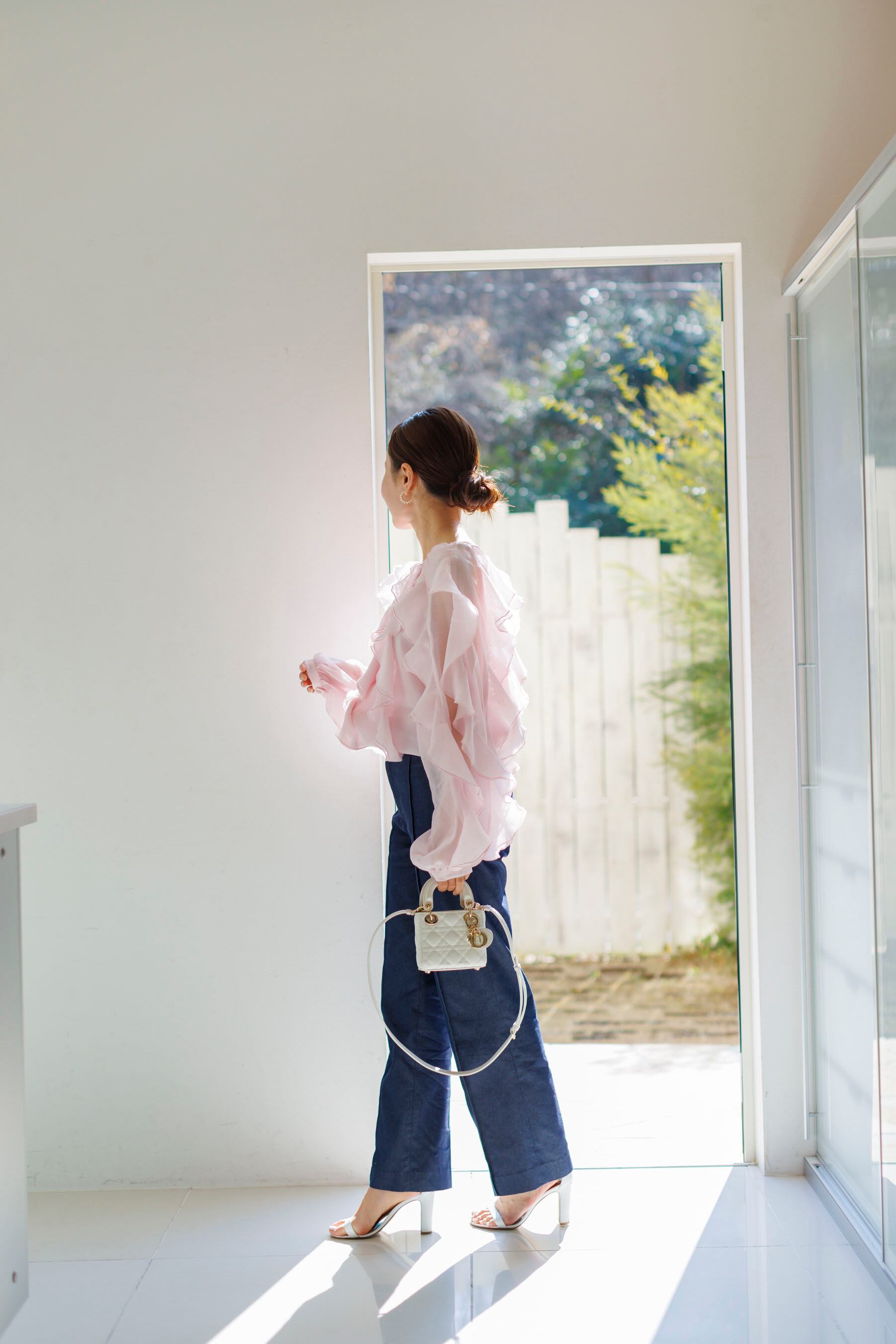 3/6(FRI)21:00ーLine Frill Blouse | Bluelea