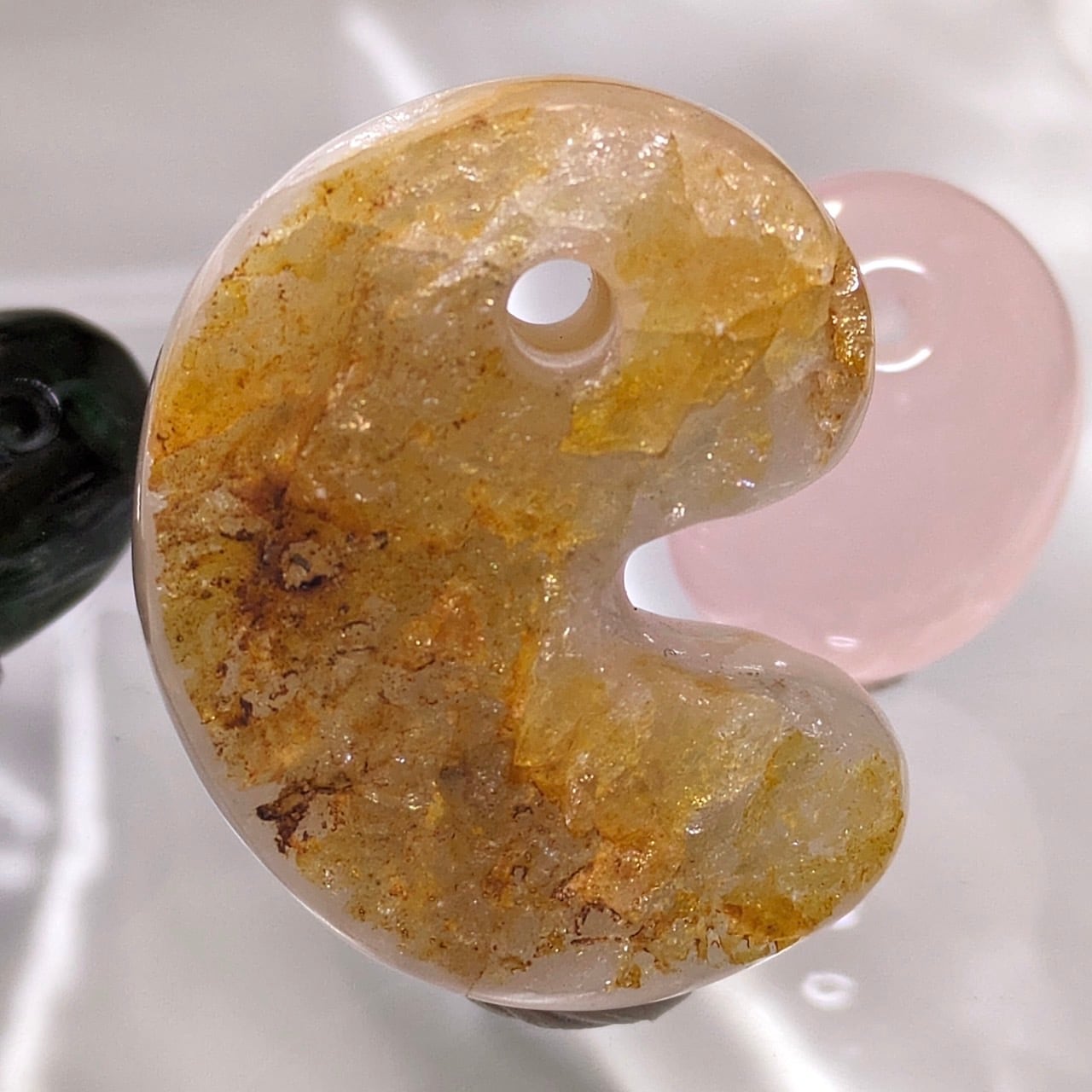 山梨県乙女鉱山産 水晶 勾玉 | 宝石研磨の匠 Stone YCY
