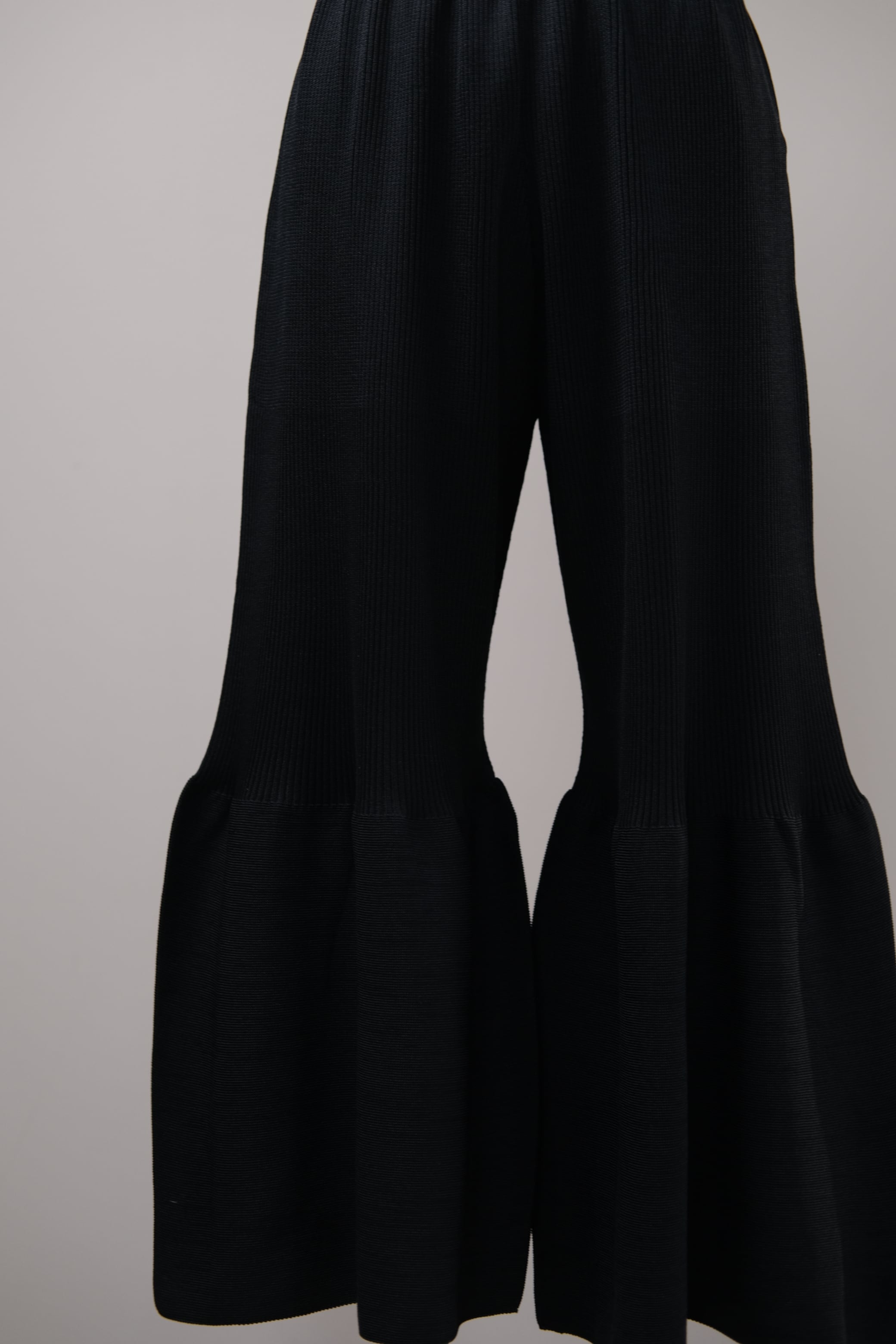 CFCL】PORTRAIT PANTS 1 - black | loop
