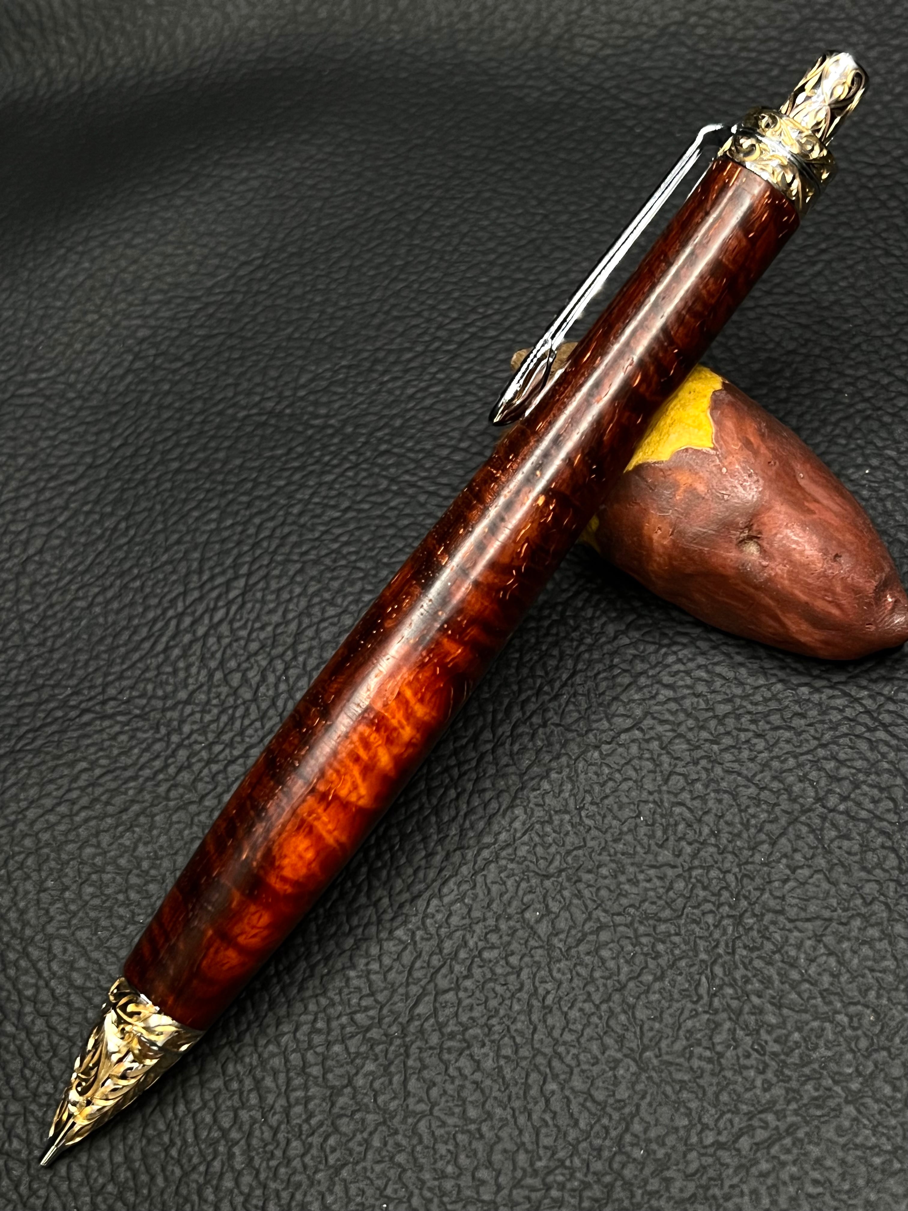 2 紅木 極上杢 彫金金具 (月桂樹) | こぶた工房