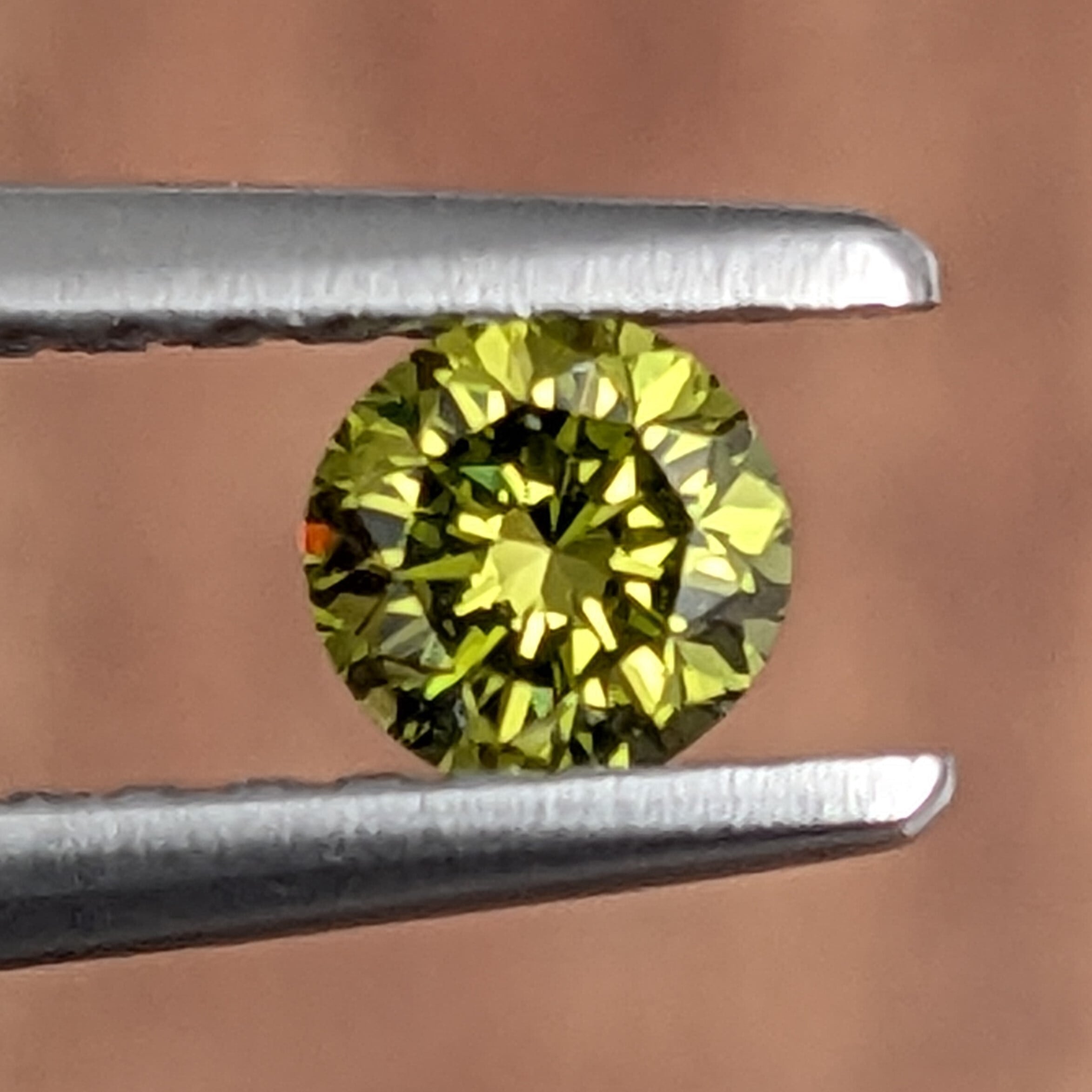 トリートイエロイッシュグリーンダイヤルース【0.221ct】PRO206876
