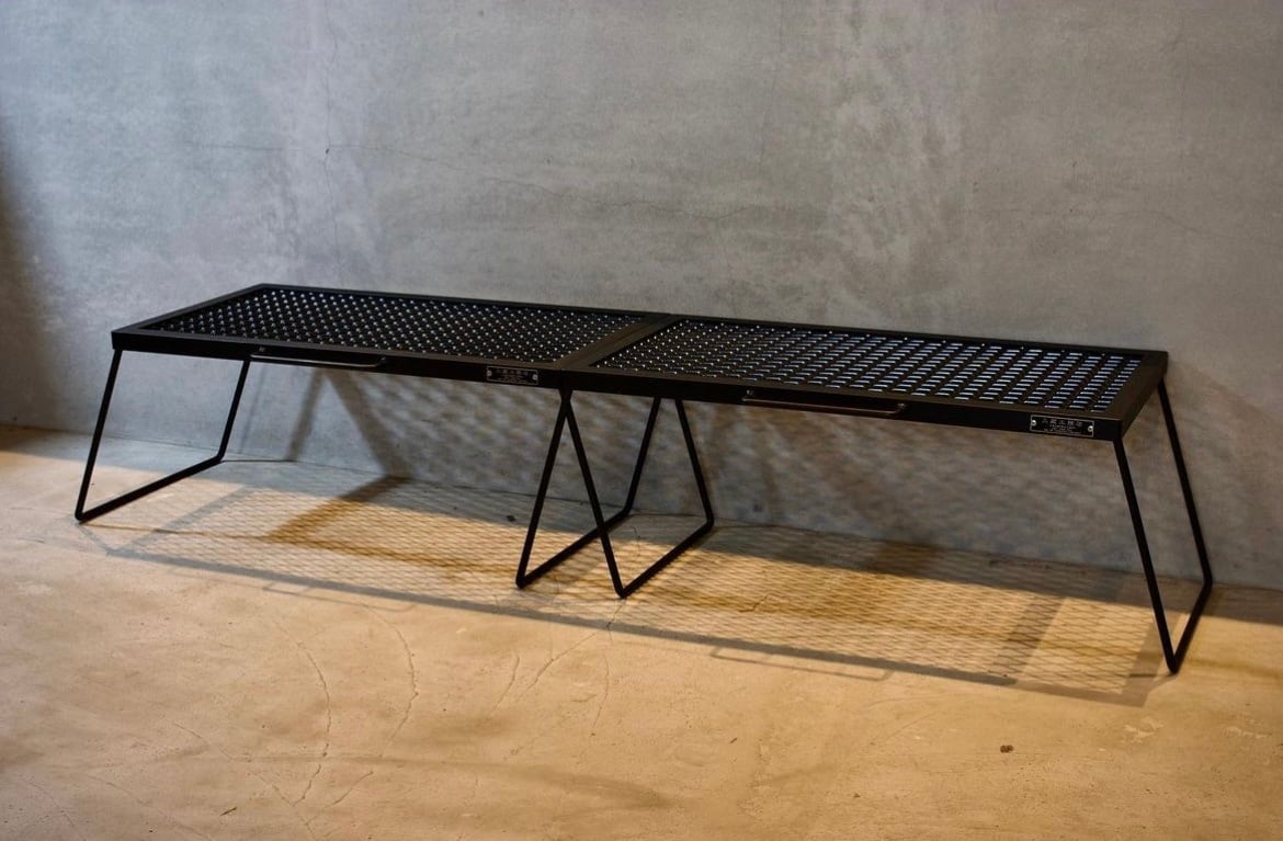 サンゾー工務店 _ IRON TABLE | Geek Field