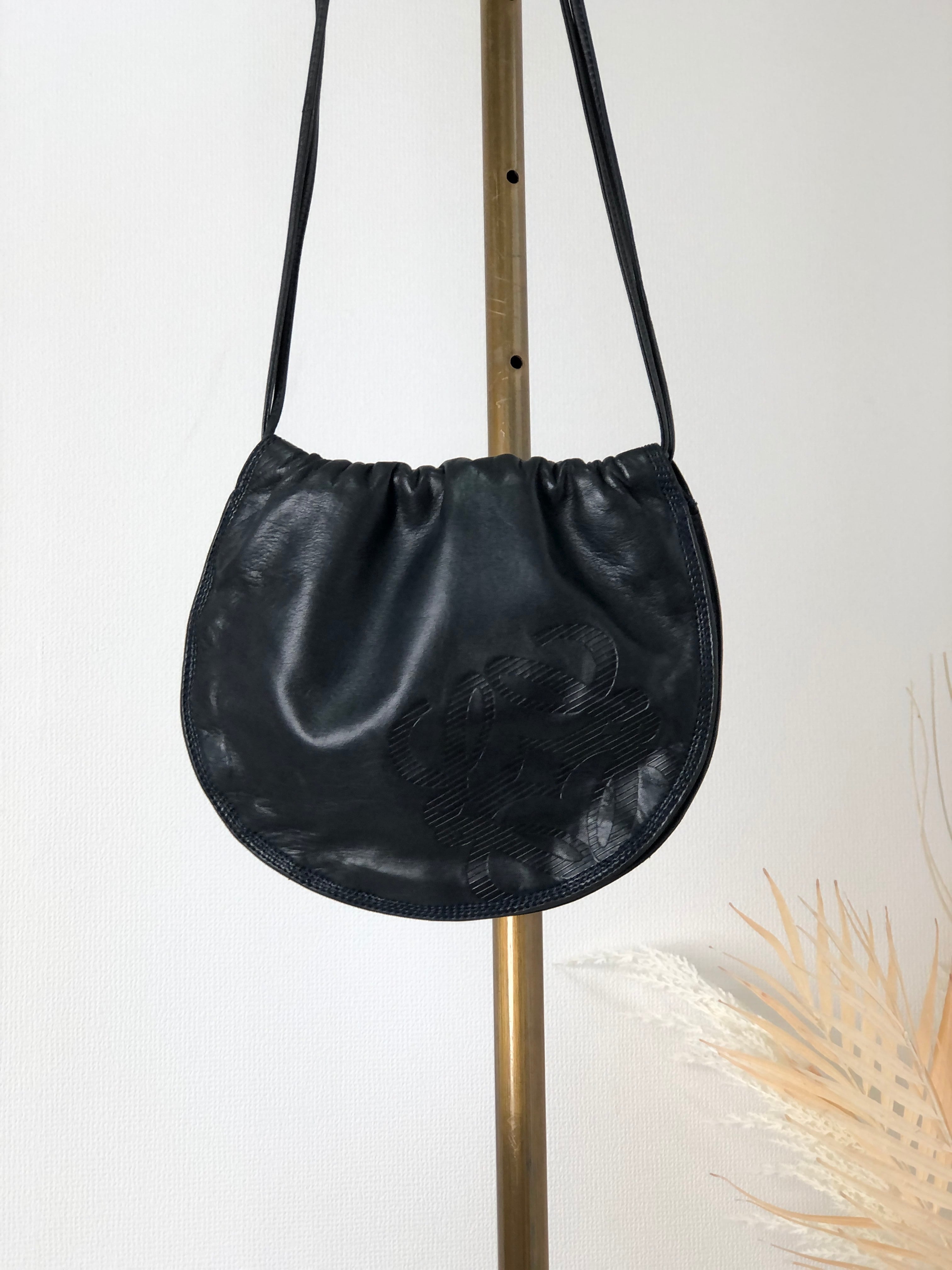 LOEWE ロエベ ショルダーバッグ ネイビー アナグラム レザー 巾着