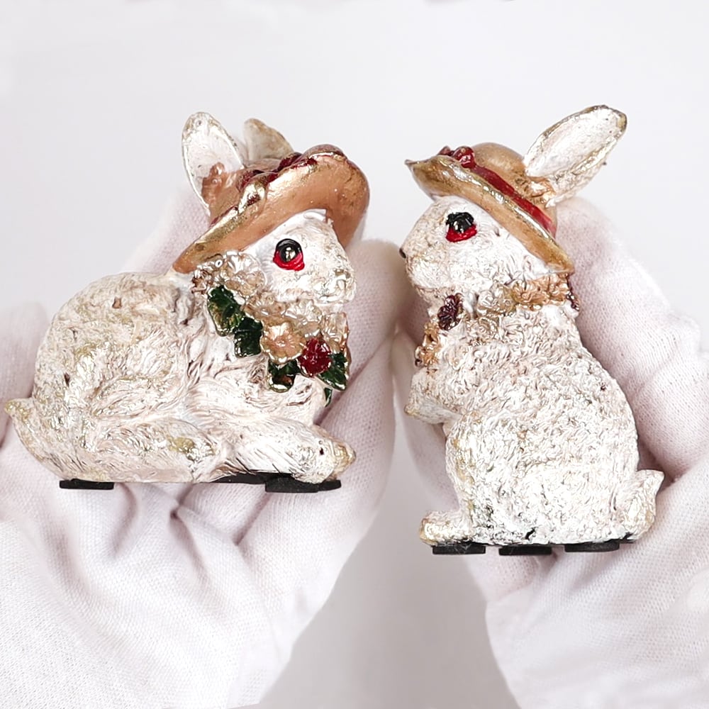 つば広帽子を被ったうさぎのオブジェ(8746) | 一年中クリスマスのお店R