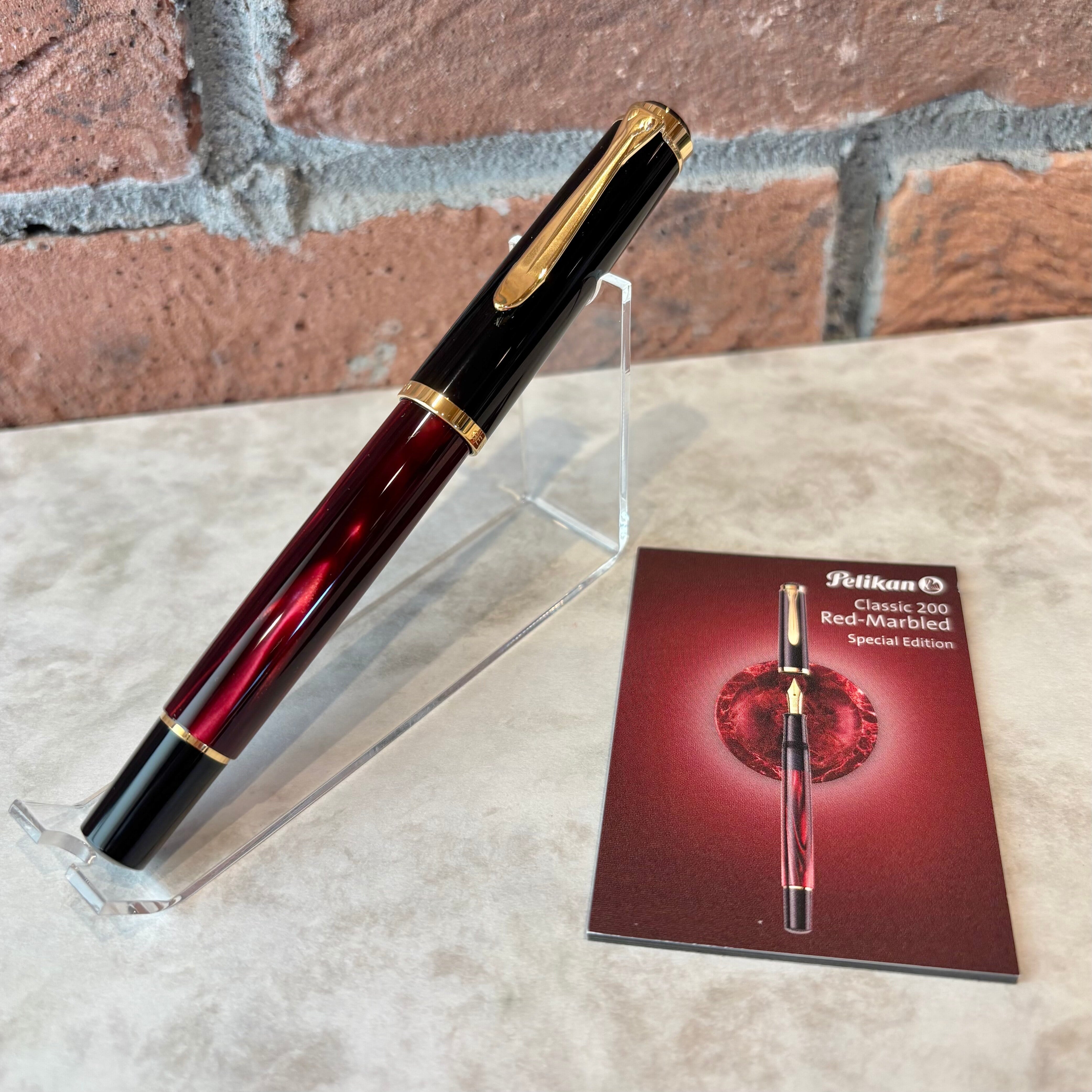 特別生産品】ペリカン万年筆「クラシックM200 レッドマーブル」/ F