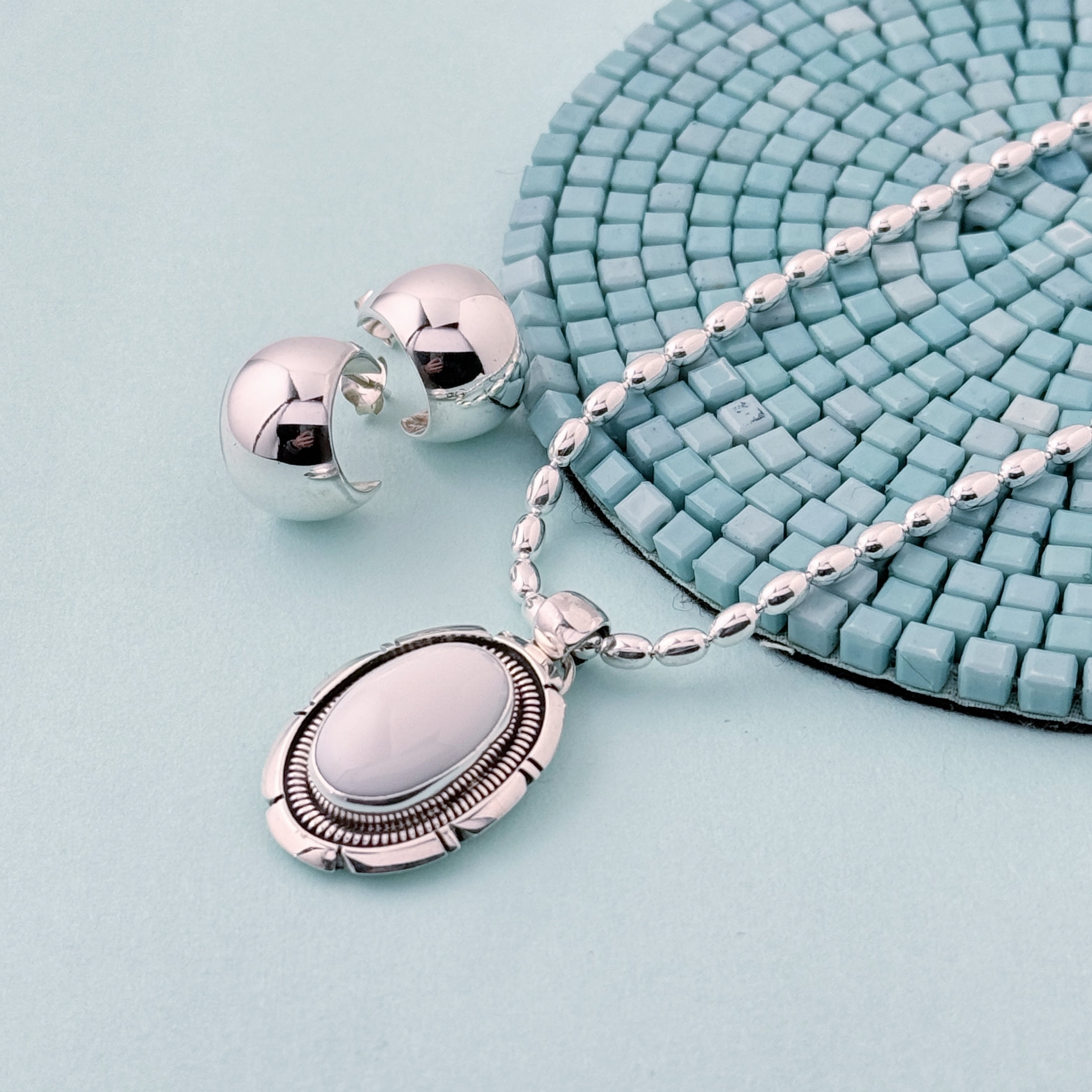 Indian Jewelry 》一点物 ホワイトバッファロー ワイド オーバル型