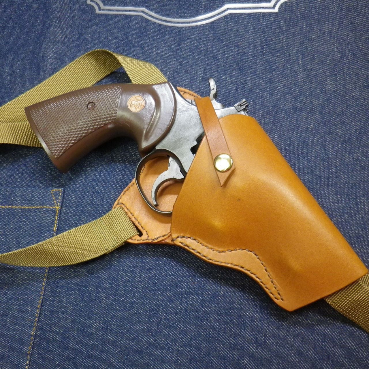 本革製2.5インチパイソン用ショルダーホルスター | JTGS（ガン