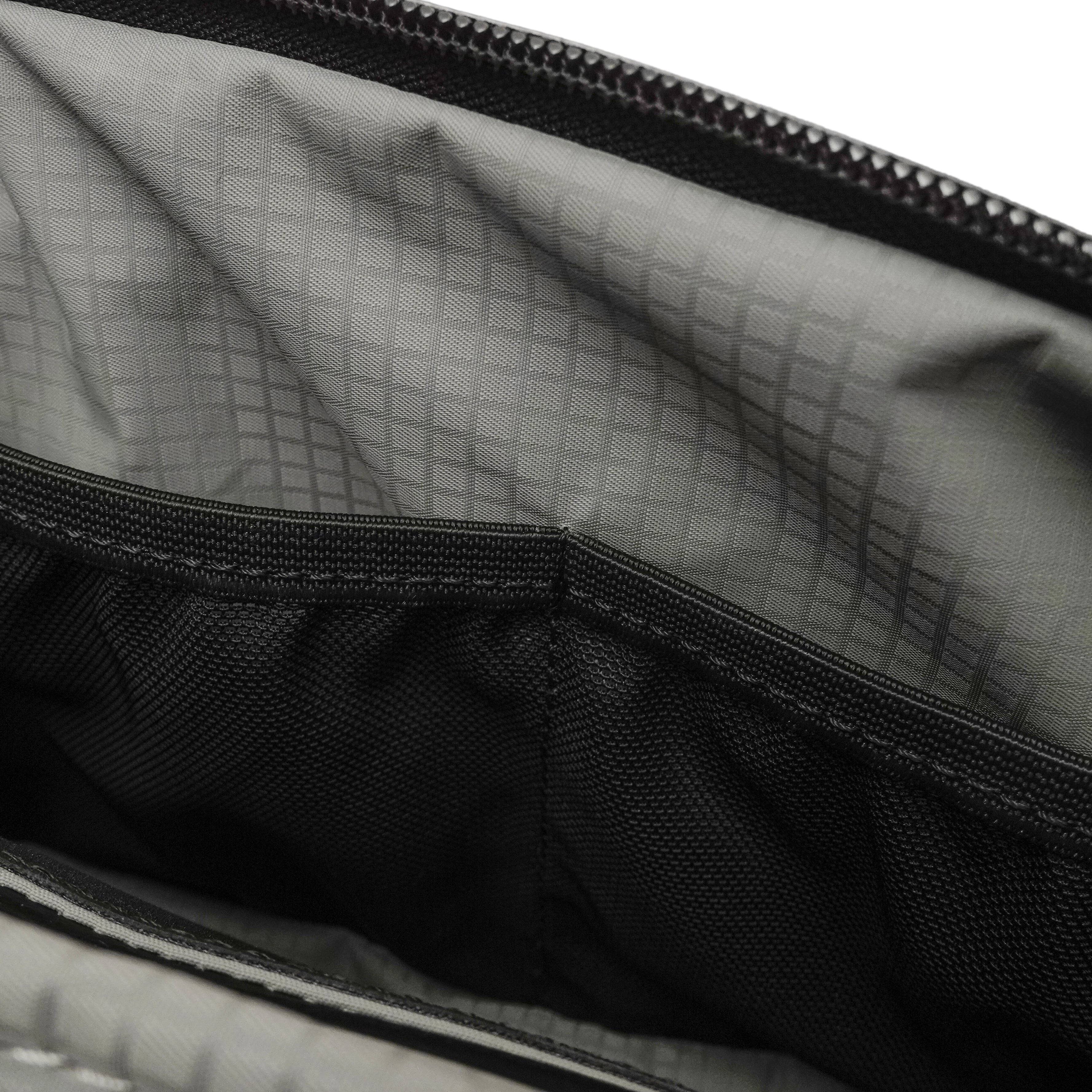 RE:FORM CROSSBODY 3L (BLACK) | SO SHOP & HOSTEL NAKAMEGURO