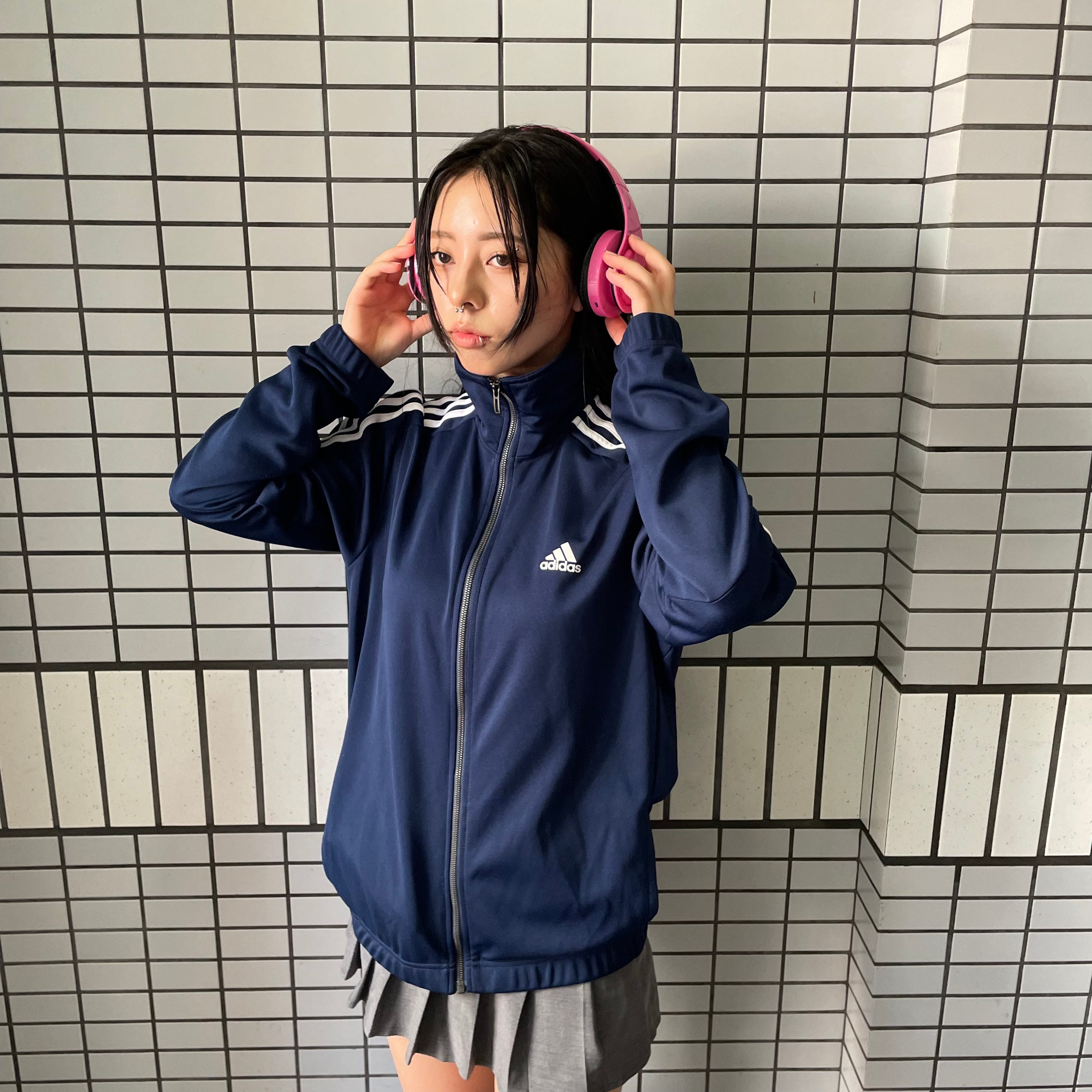 adidas】トラックジャケット 襟高 パフォーマンスロゴ | オンライン