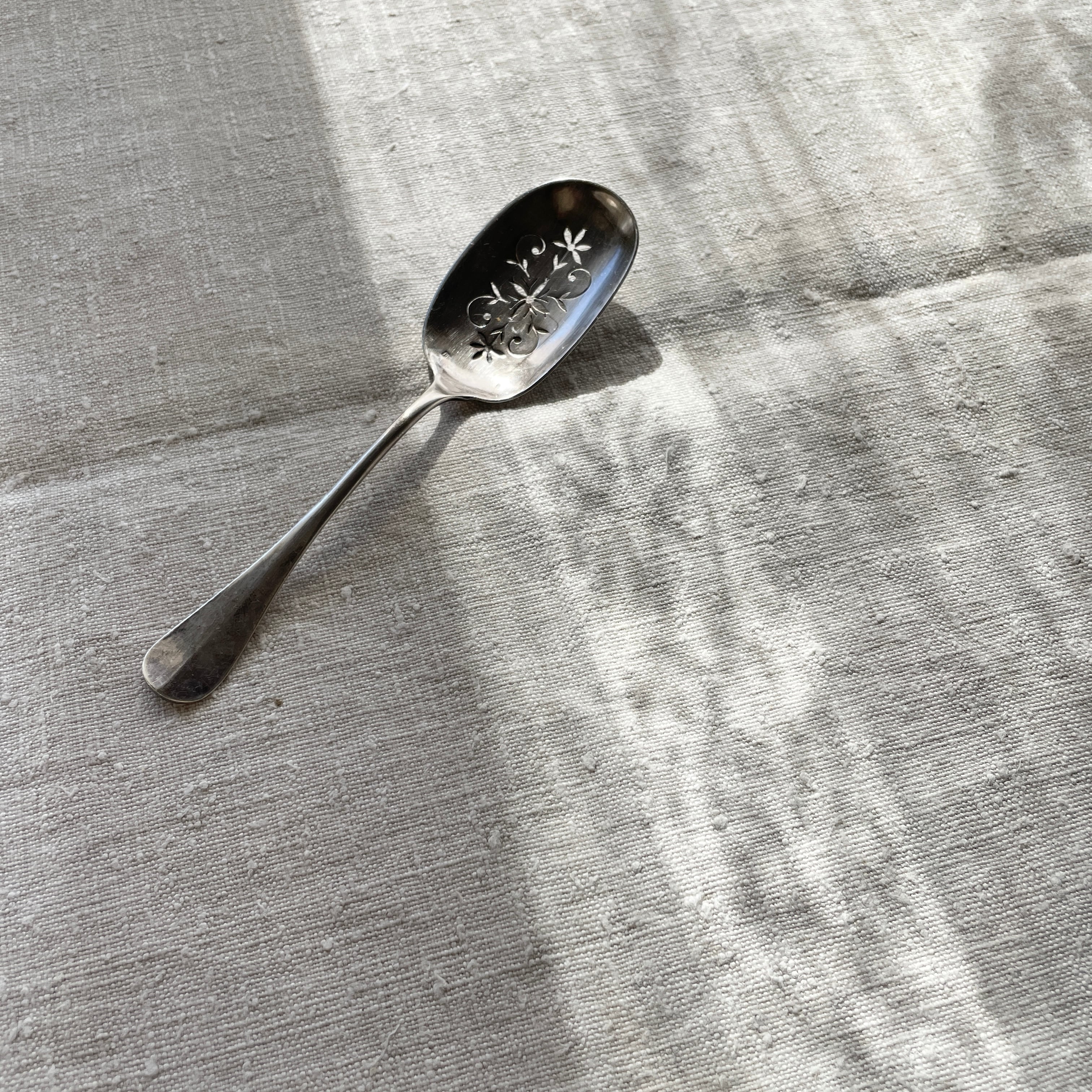 Open-Worked Spoon/花柄の透かし彫り装飾スプーン | valerievintage