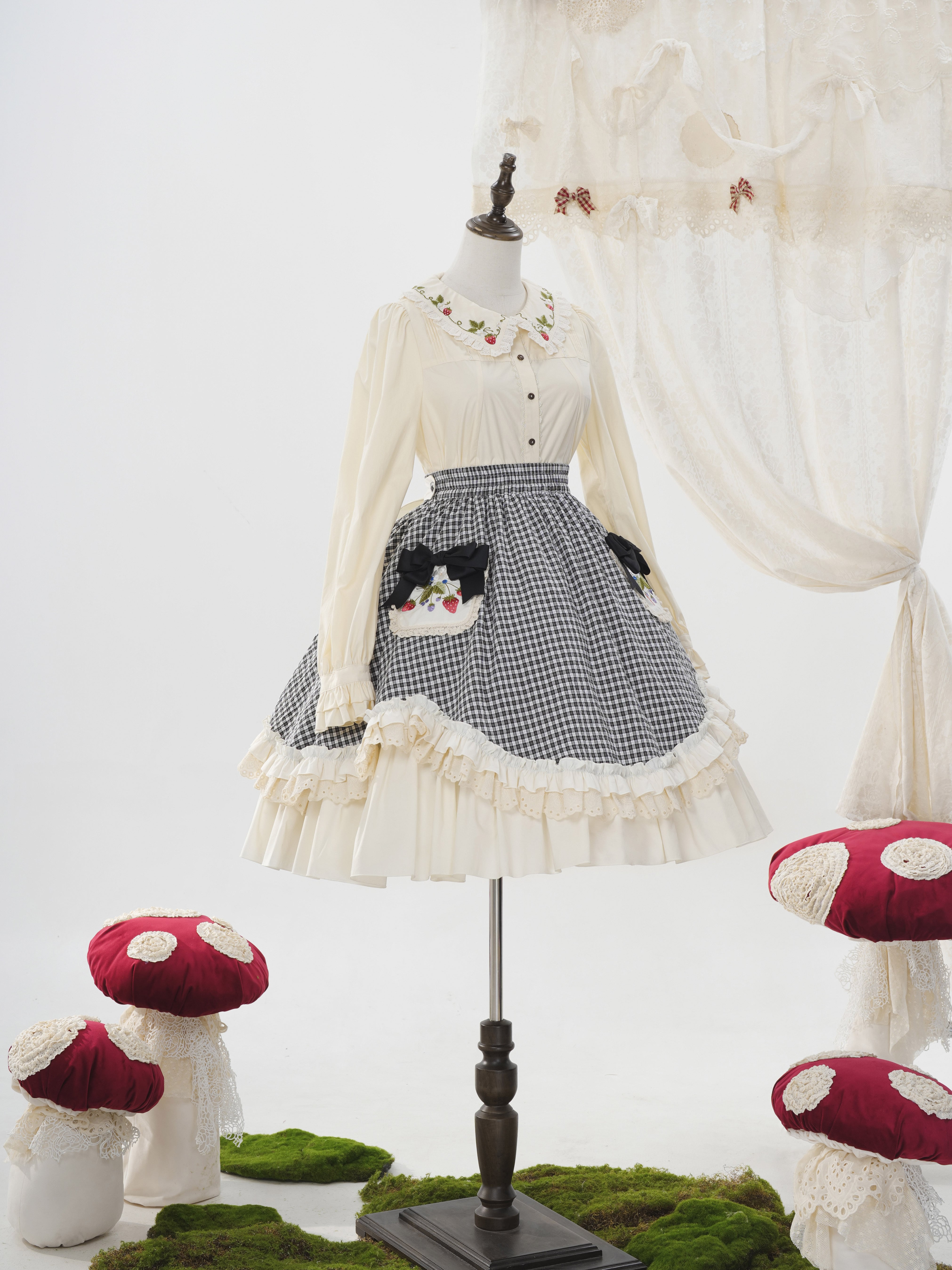 ストロベリー・リボンブーケ いちご刺繍ブラウス | HoshibakoWorks