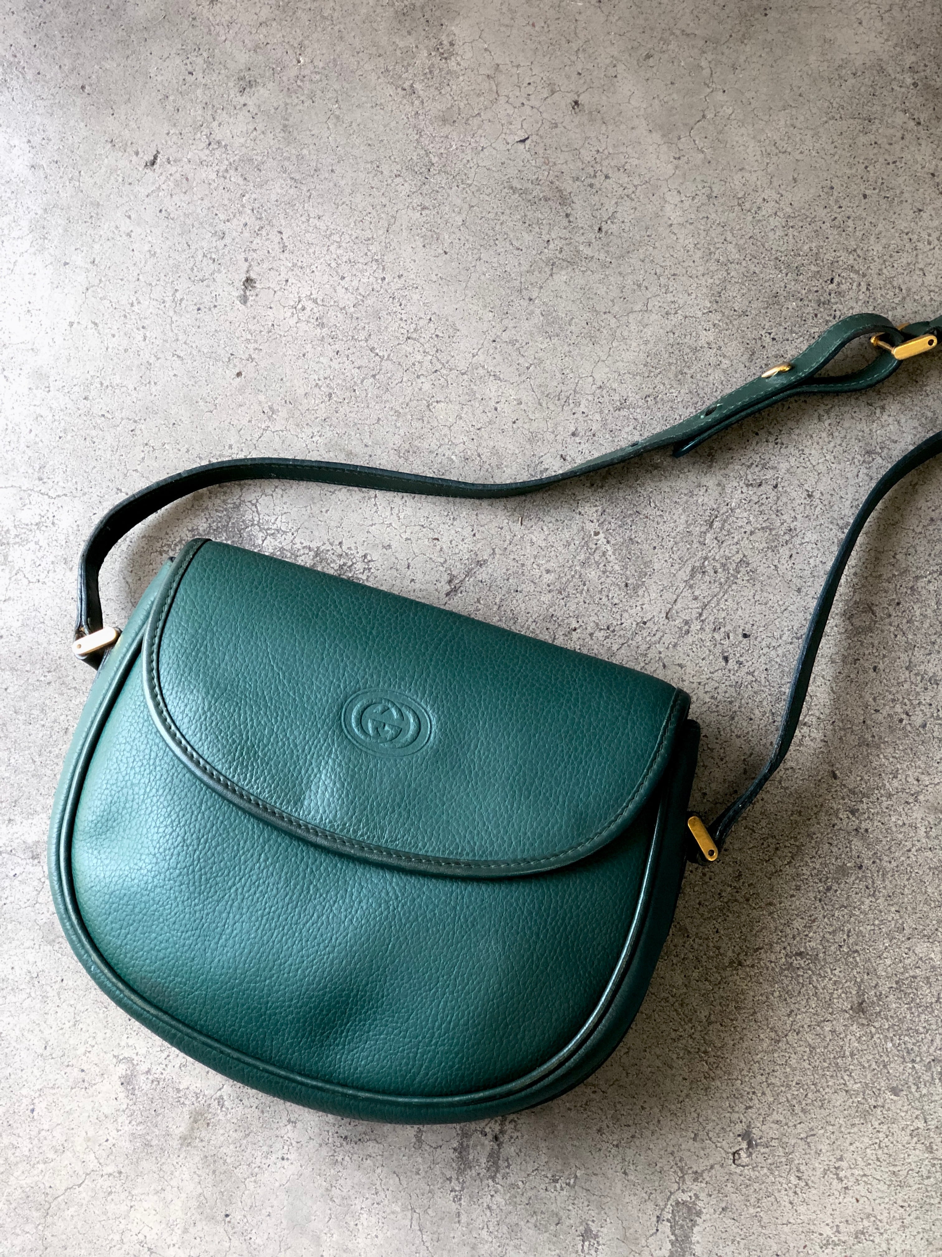 GUCCI グッチ GG型押し レザー クロスボディ ショルダーバッグ