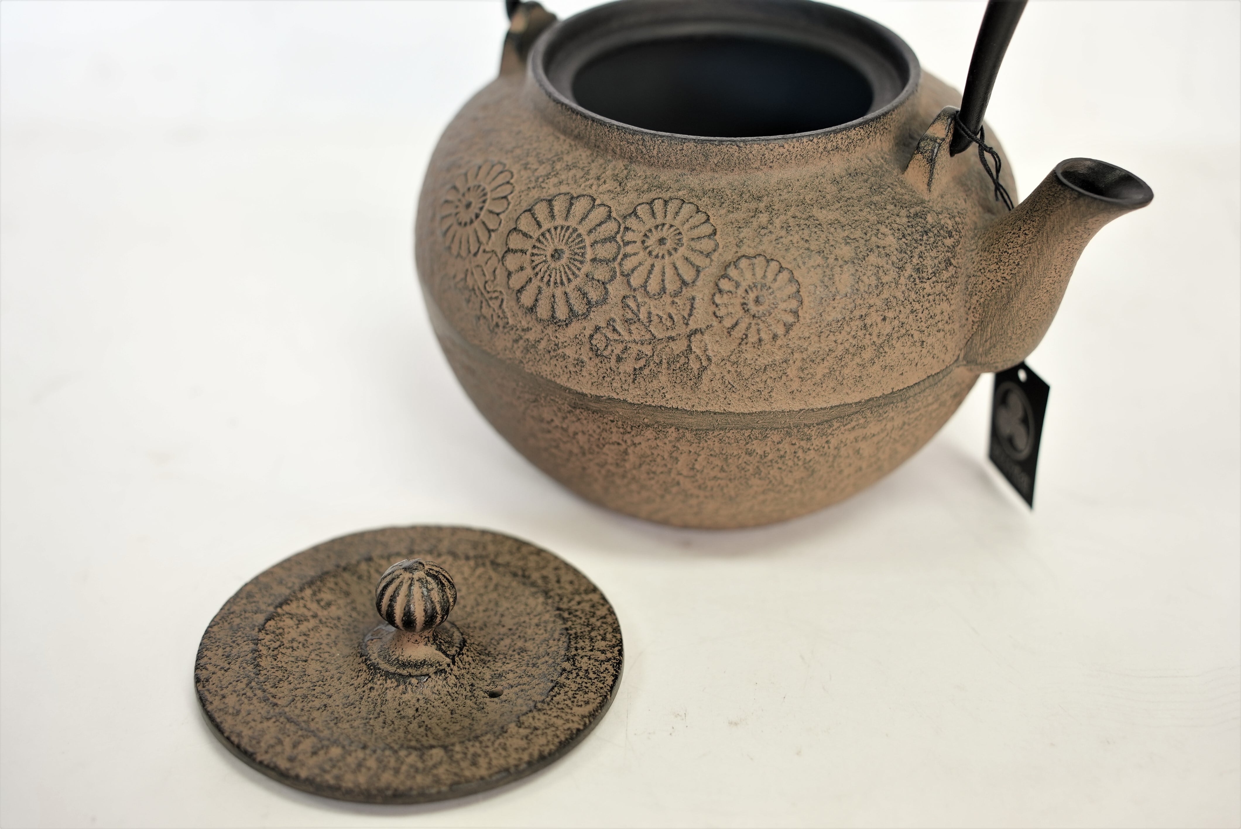 南部鉄器 鉄瓶 宝徳菊 ひさご色 0.8L | 1848年創業 南部鉄器工房及富