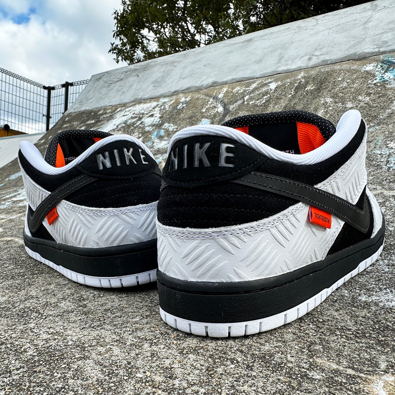 TIGHTBOOTH × Nike SB Dunk Low Pro QS ナイキ ダンク タイトブース