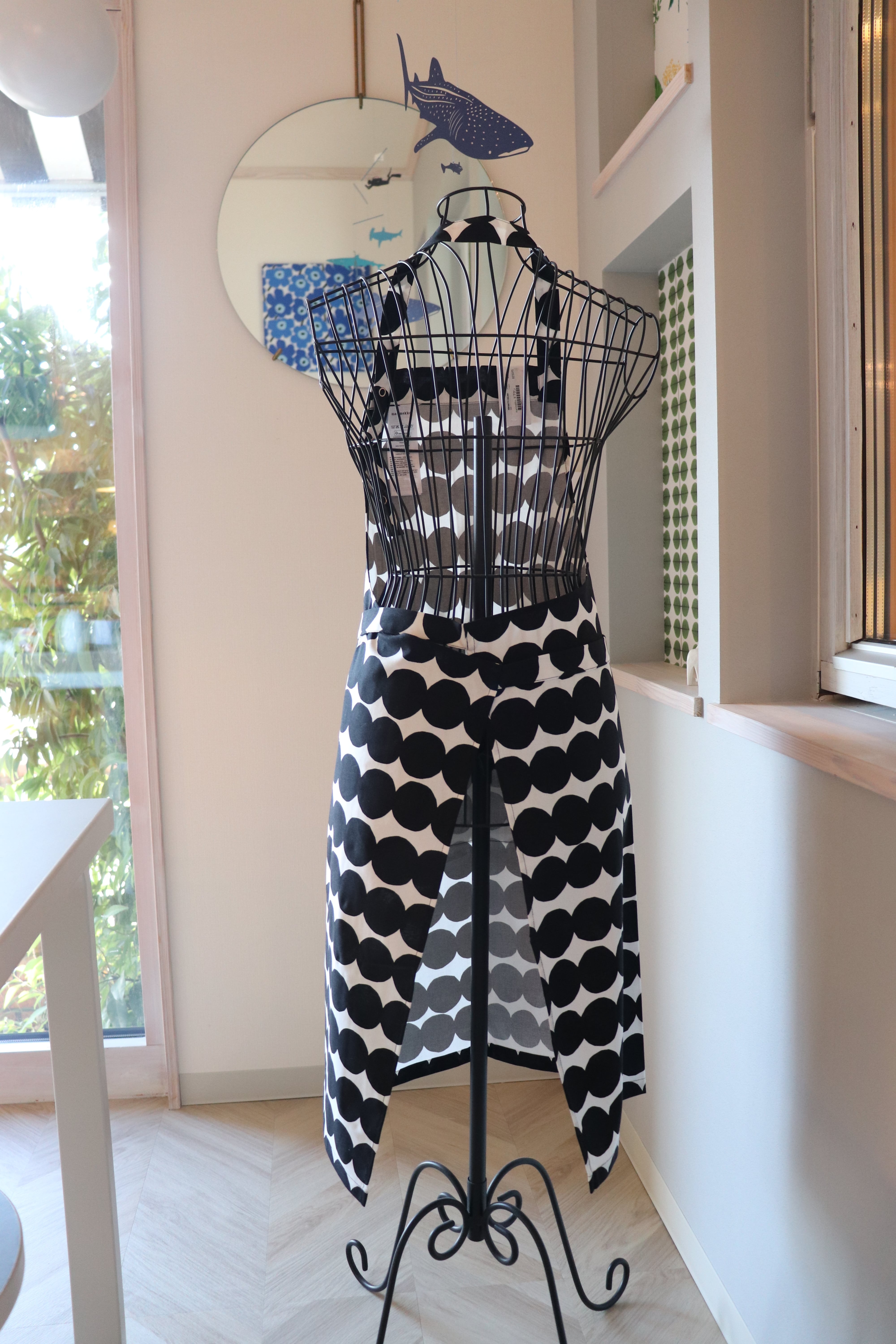 marimekko マリメッコエプロン ラシィマット ブラック | Linnel Home