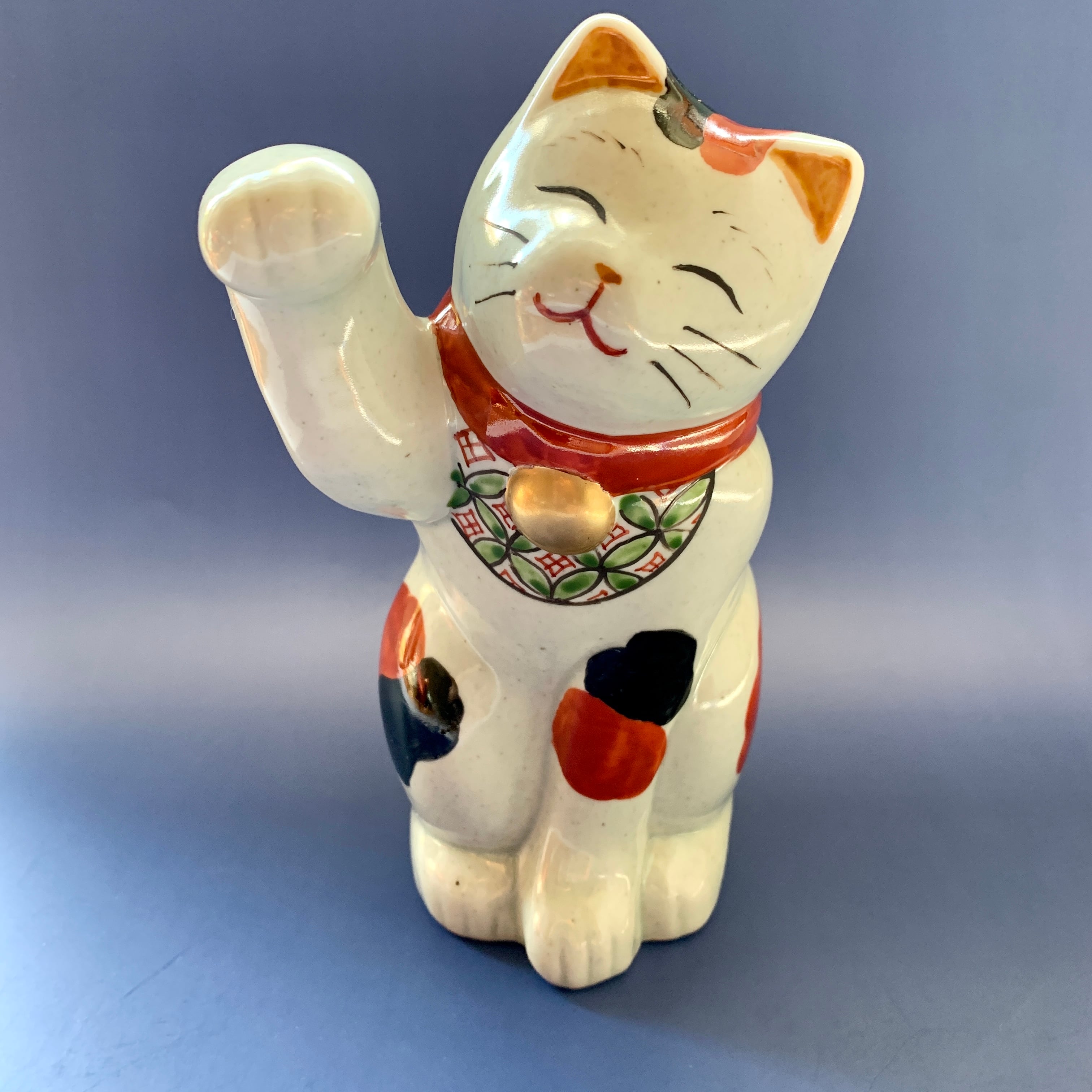 陶磁器製の招き猫 | うつわのハレトケ。 / 有田焼・波佐見焼の