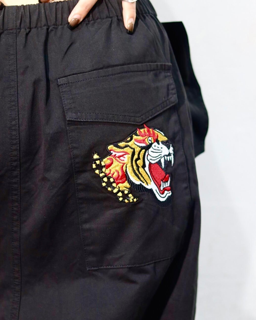 Tiger balloon pants/black | チュウカタベタイ
